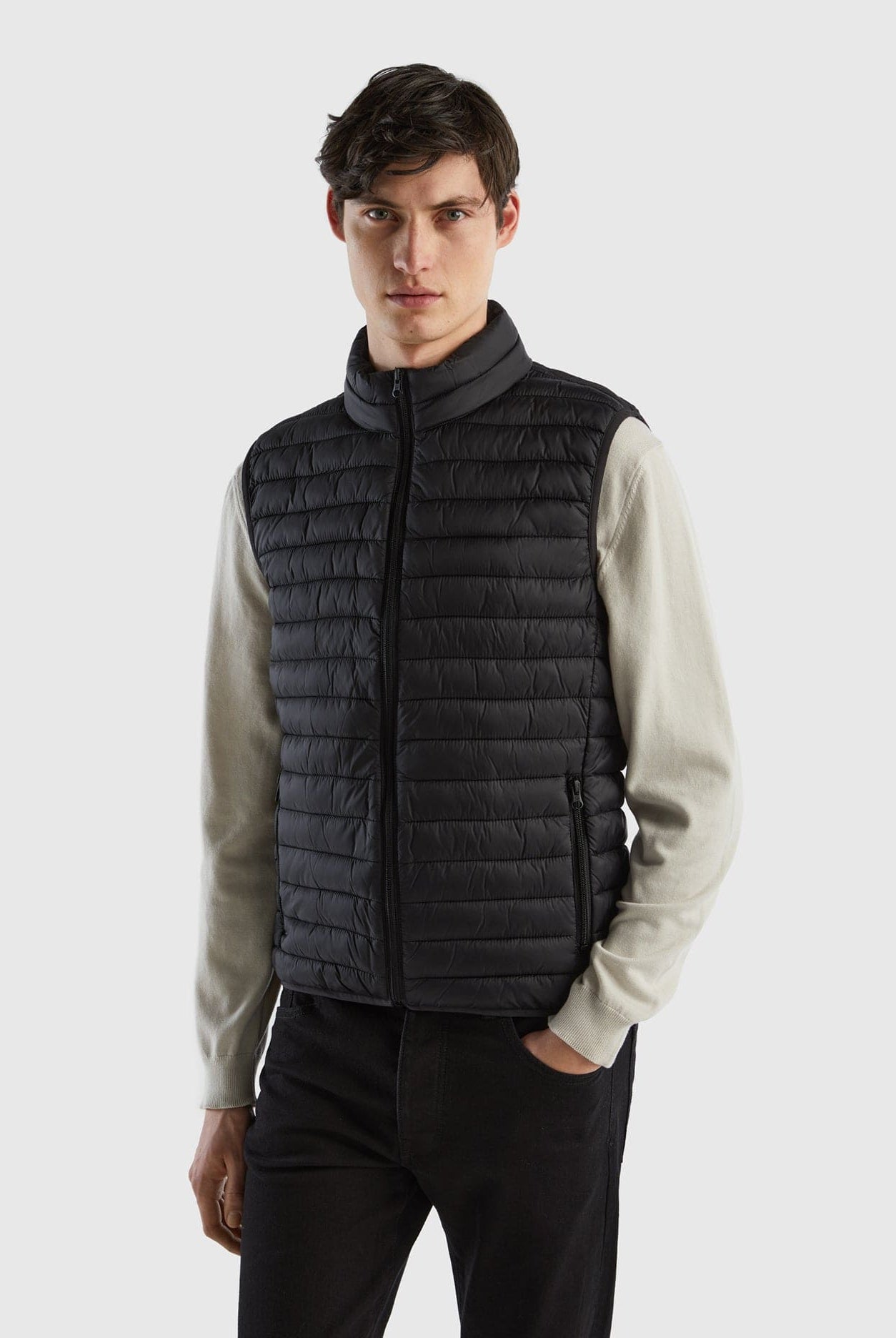 يونايتد كولورز اوف بينيتون جاكيت نفخ شبابي بدون أكمام مبطن