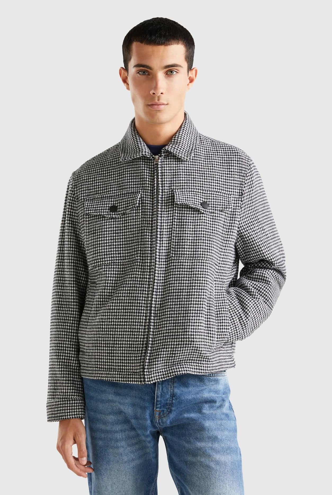 يونايتد كولورز اوف بينيتون سترة رجالي منقوشة ببطانة وجيوب