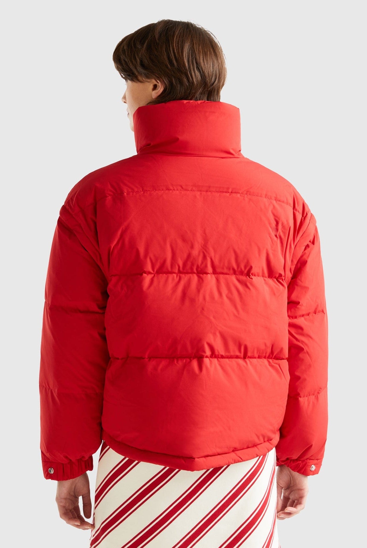 يونايتد كولورز اوف بينيتون سترة نسائية قصيرة مبطنة بأكمام قابلة للإزالة