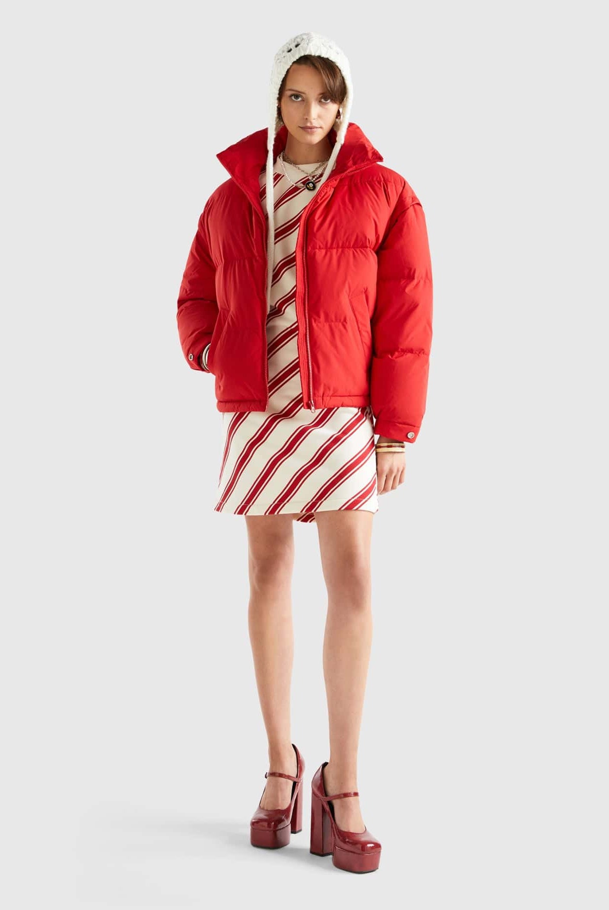 يونايتد كولورز اوف بينيتون سترة نسائية قصيرة مبطنة بأكمام قابلة للإزالة