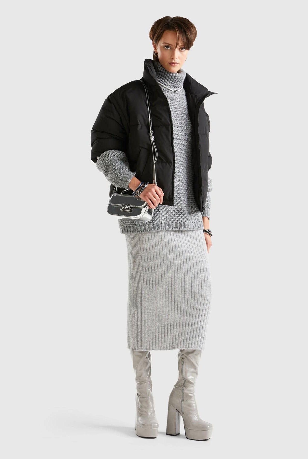 يونايتد كولورز اوف بينيتون سترة نسائية قصيرة مبطنة بأكمام قابلة للإزالة