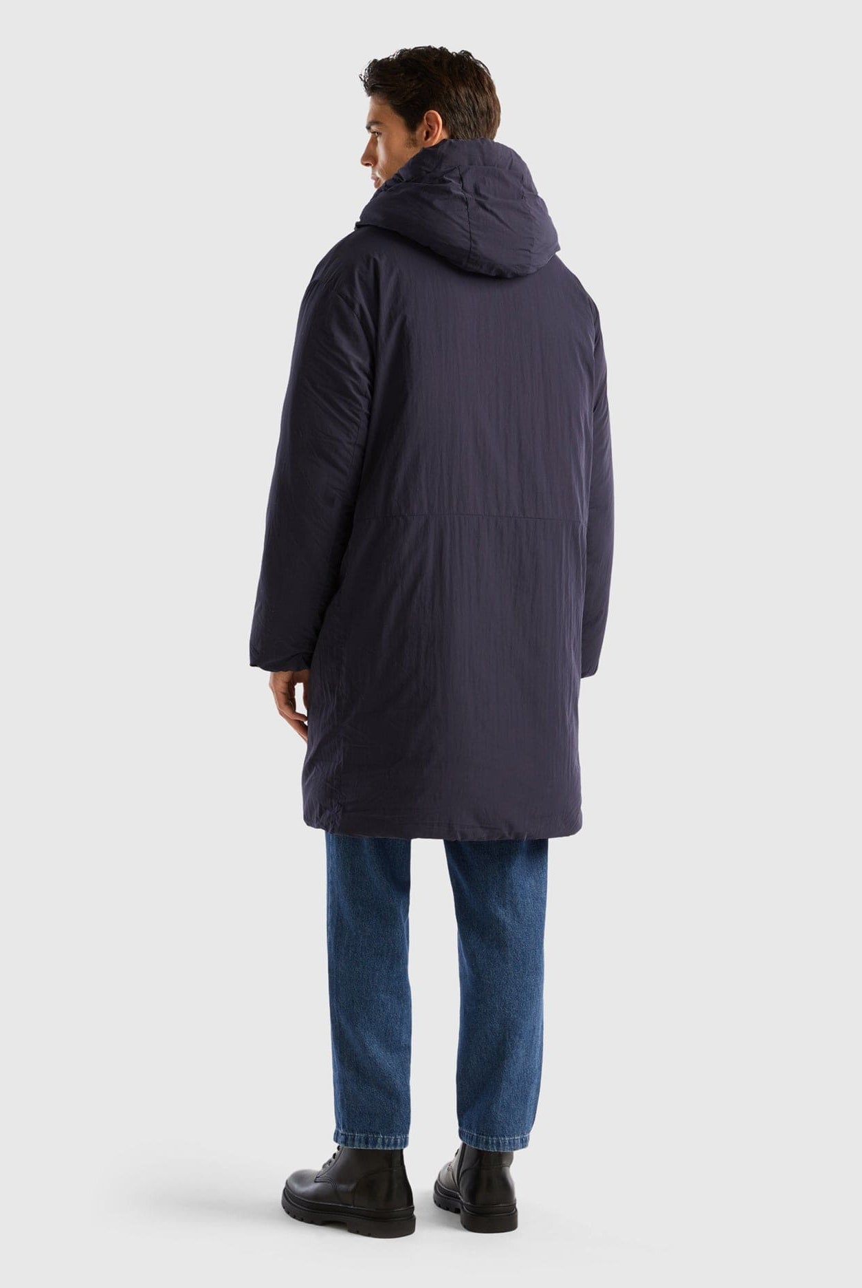 يونايتد كولورز اوف بينيتون معطف رجالي به شعارطويل