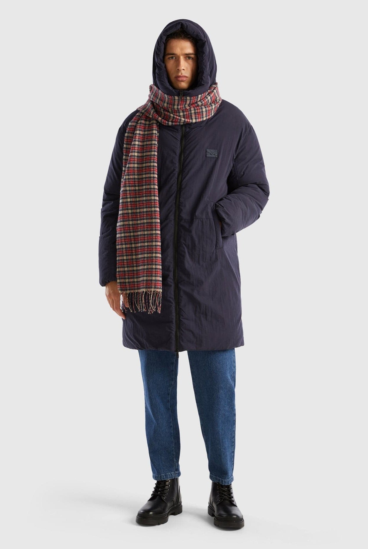 يونايتد كولورز اوف بينيتون معطف رجالي به شعارطويل