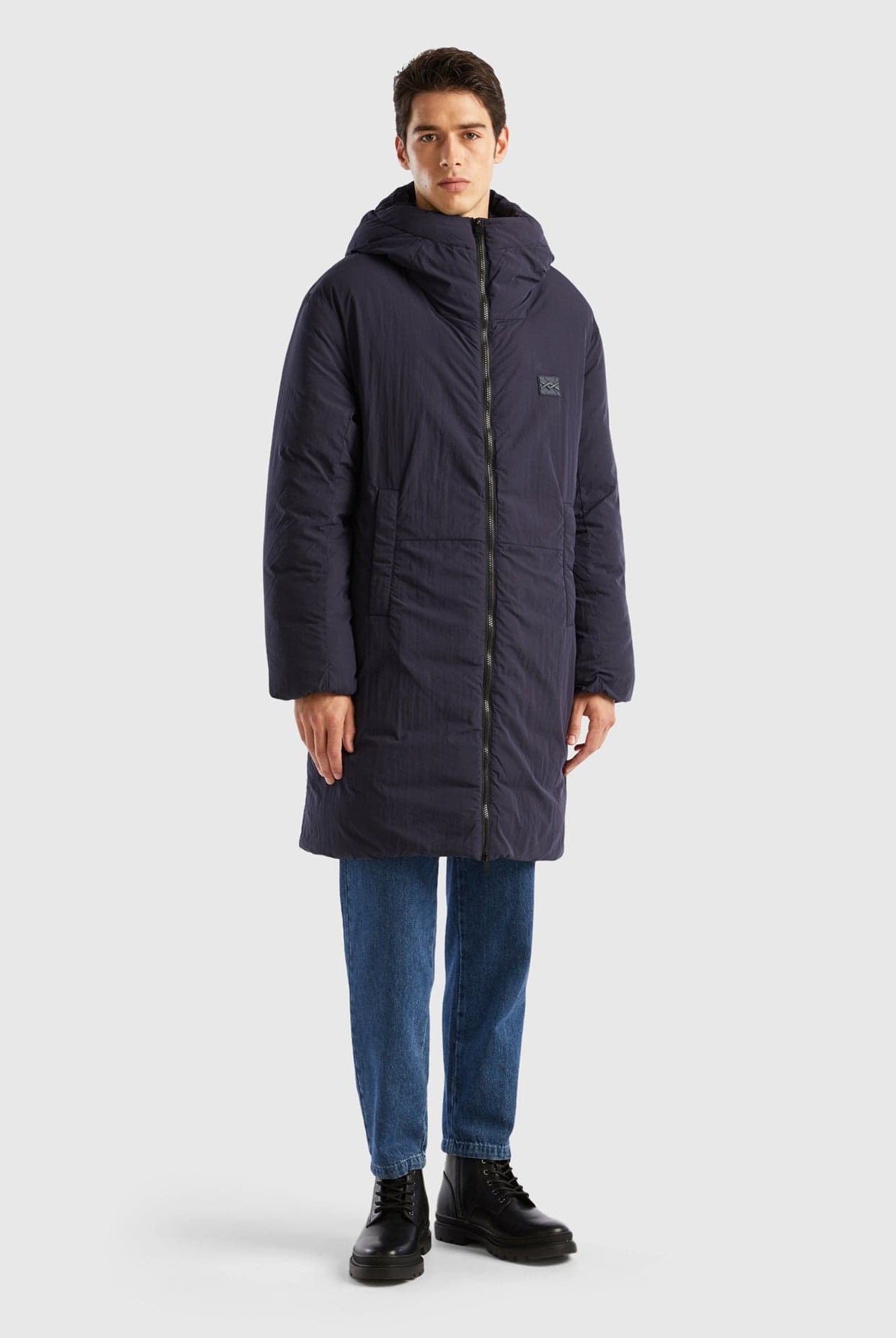 يونايتد كولورز اوف بينيتون معطف رجالي به شعارطويل