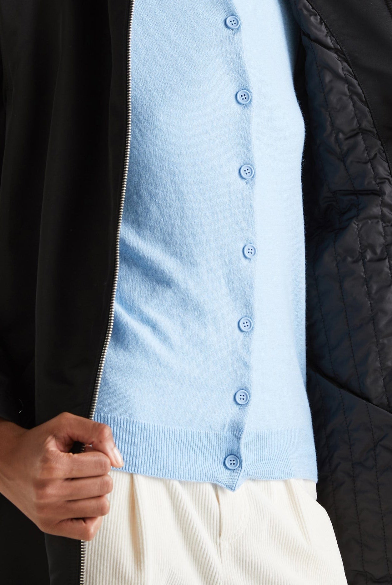 يونايتد كولورز اوف بينيتون سترة نسائية مقاومة للمطر من النايلون وبها غطاء للرأس