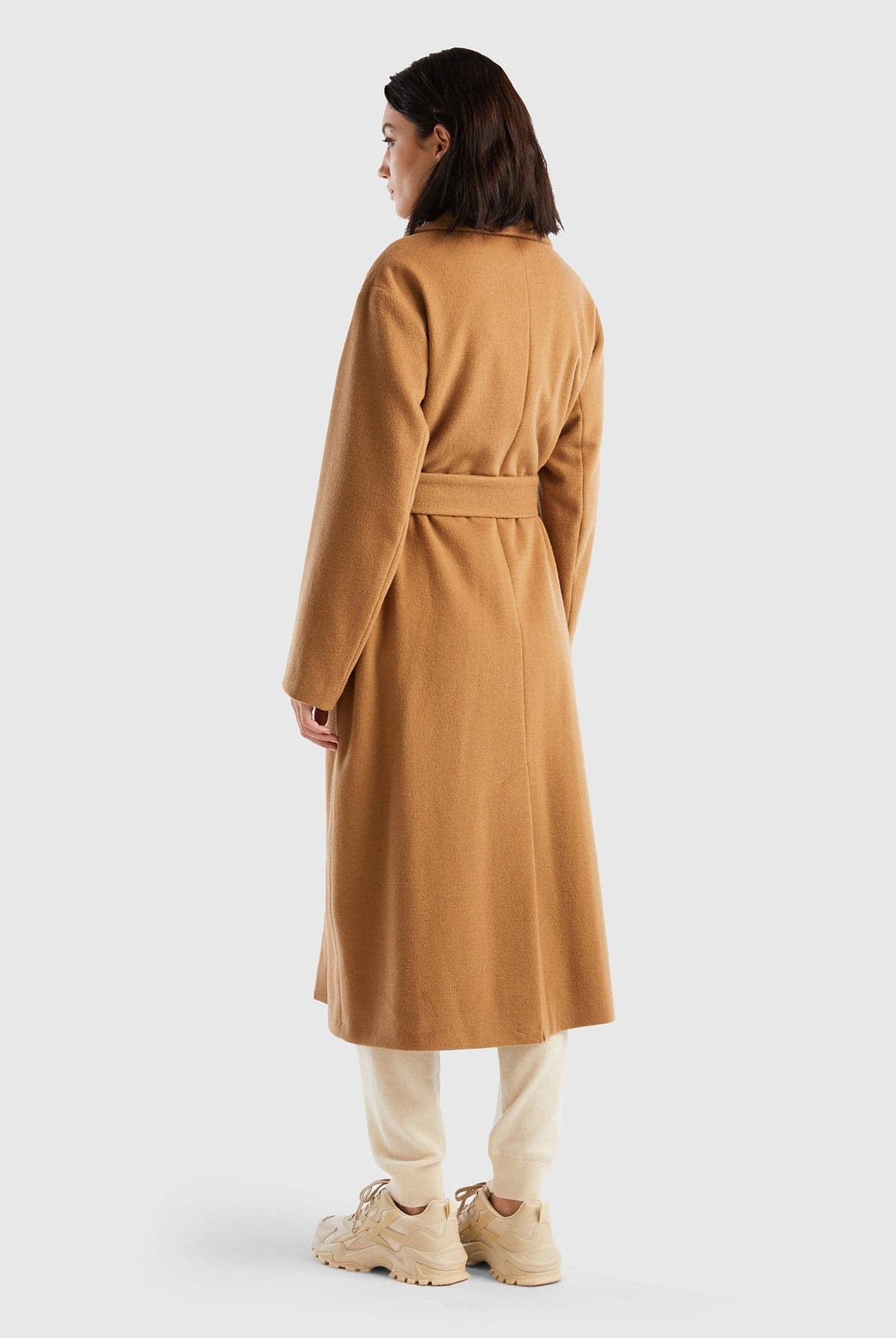 يونايتد كولورز اوف بينيتون معطف طويل بحزام للنساء