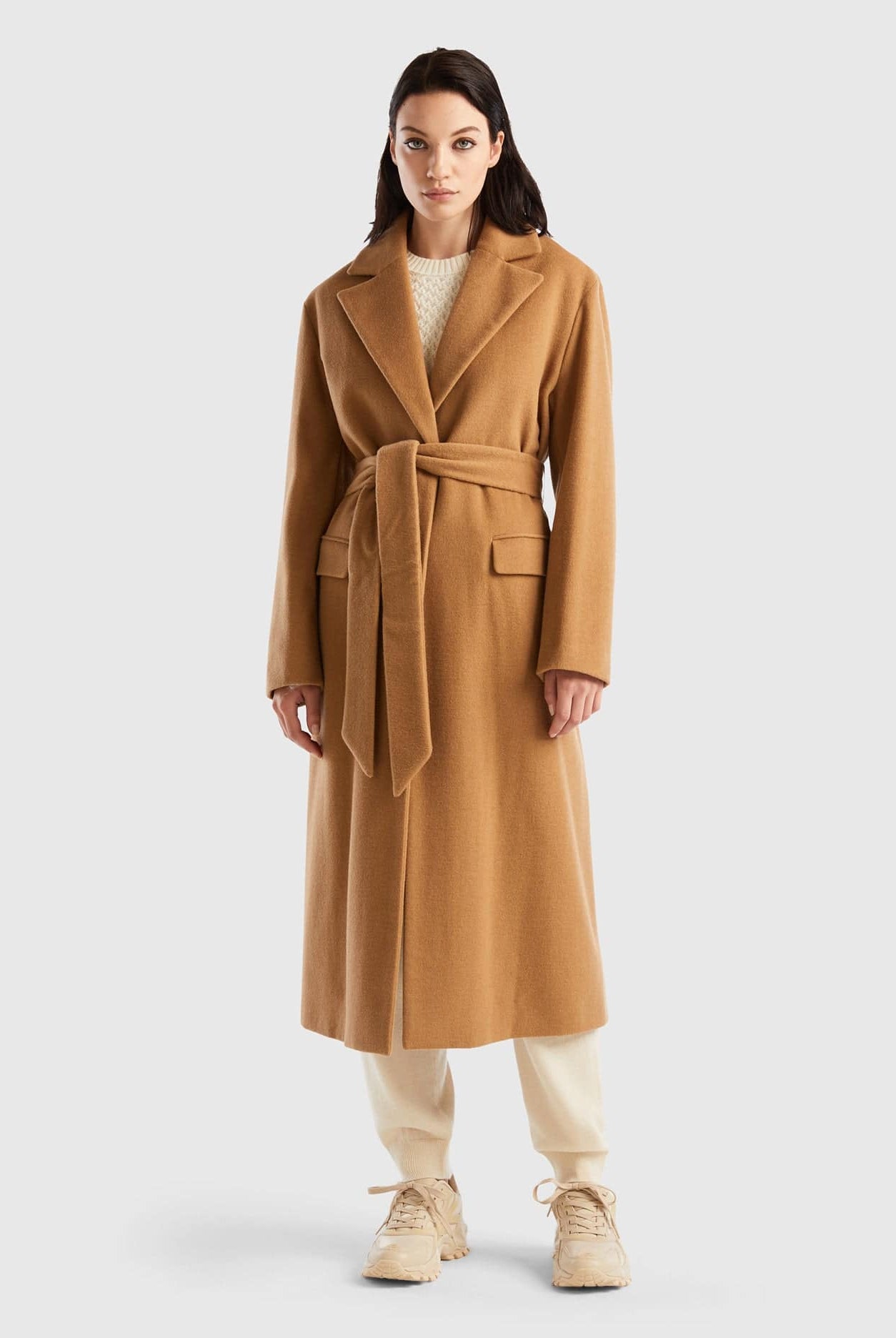 يونايتد كولورز اوف بينيتون معطف طويل بحزام للنساء