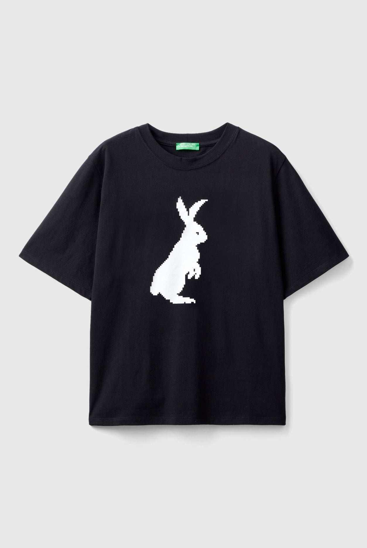 يونايتد كولورز اوف بينيتون تيشيرت بطبعة أرنب نص كم نسائي