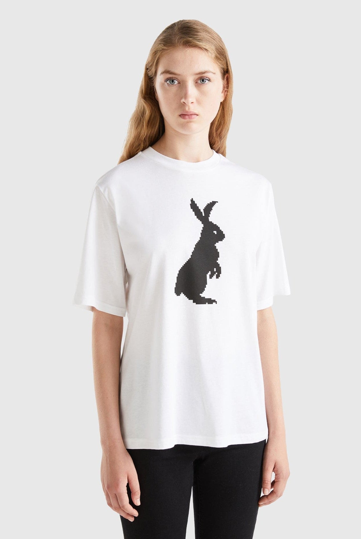 يونايتد كولورز اوف بينيتون تيشيرت بطبعة أرنب نص كم نسائي