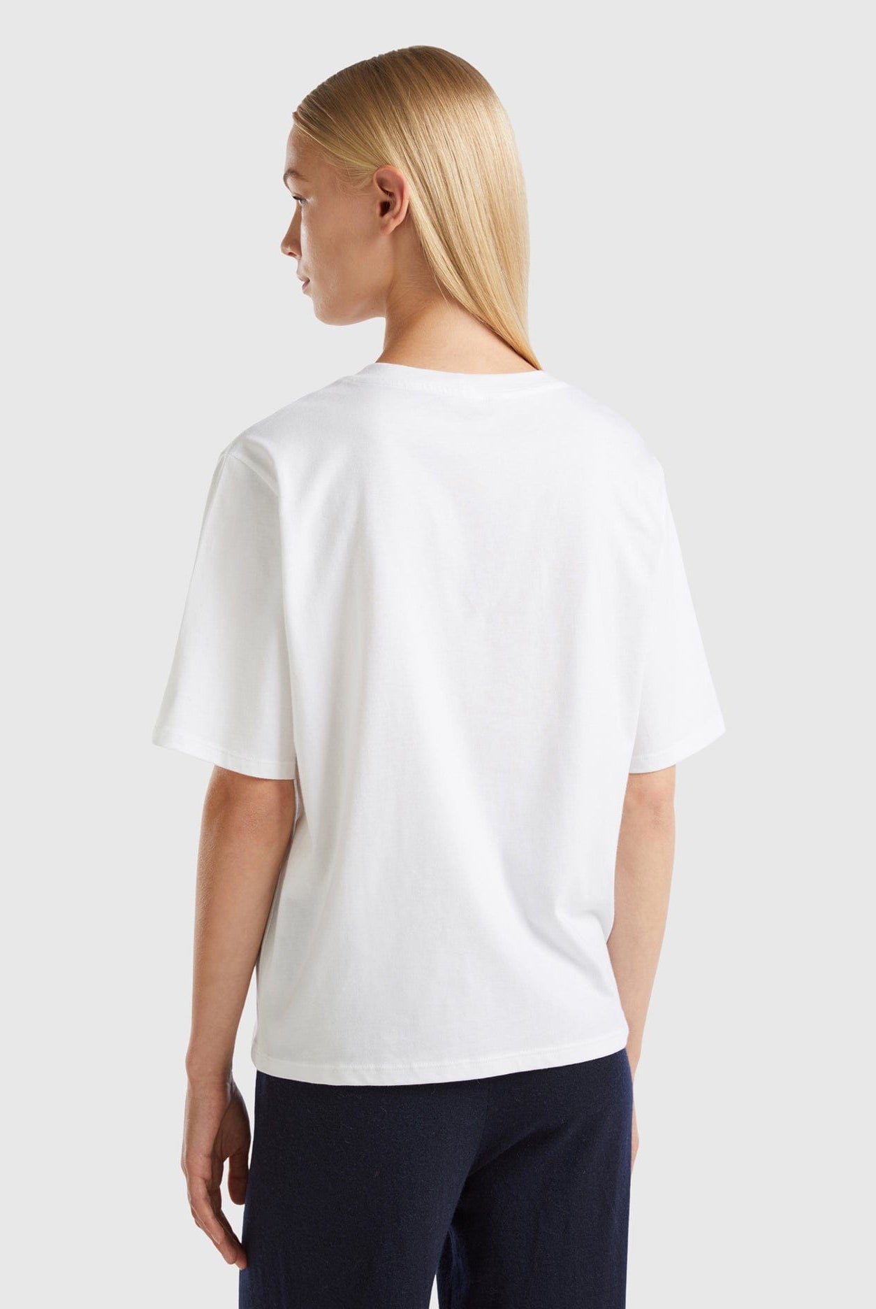 يونايتد كولورز اوف بينيتون تي شيرت بشعار نصي نسائي