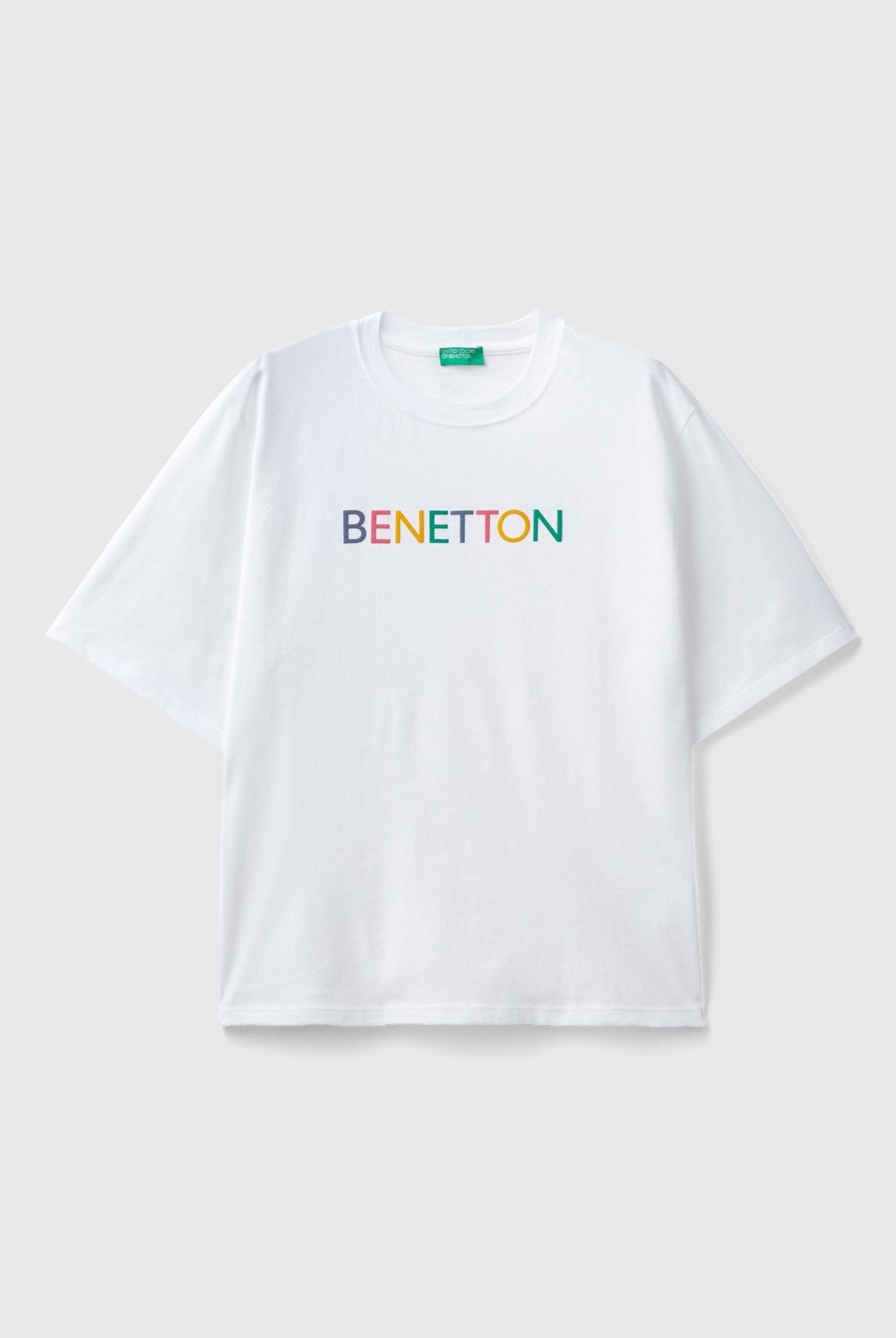 يونايتد كولورز اوف بينيتون تي شيرت بشعار نصي نسائي