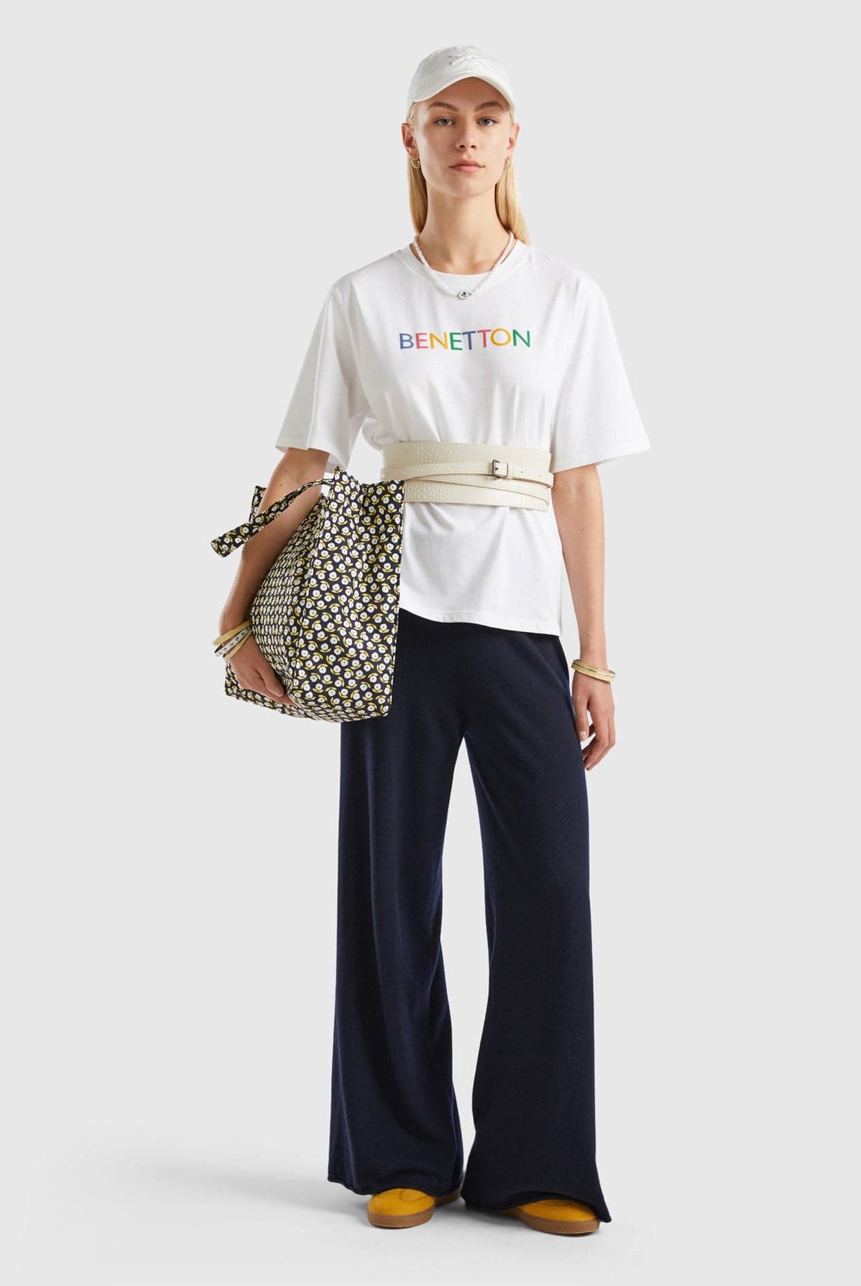 يونايتد كولورز اوف بينيتون تي شيرت بشعار نصي نسائي