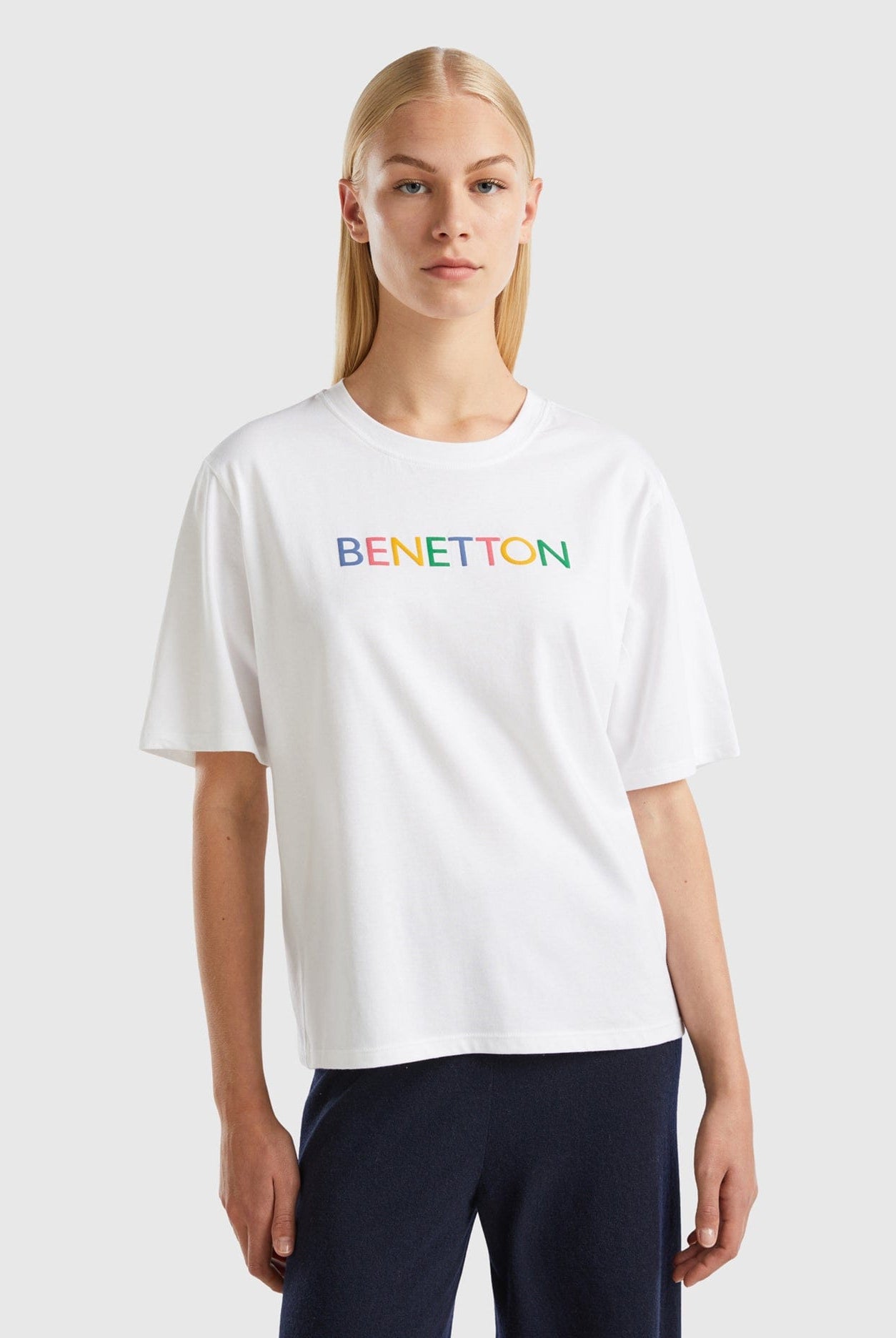 يونايتد كولورز اوف بينيتون تي شيرت بشعار نصي نسائي