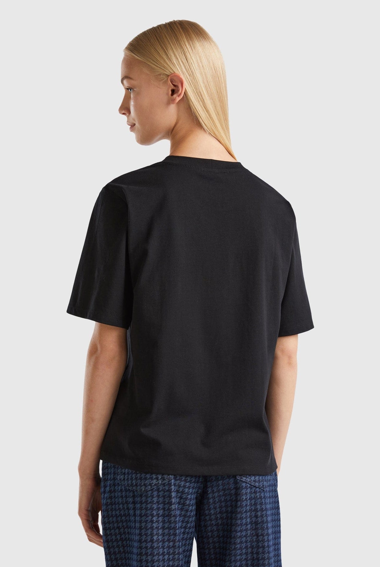 يونايتد كولورز اوف بينيتون تي شيرت بشعار نصي نسائي