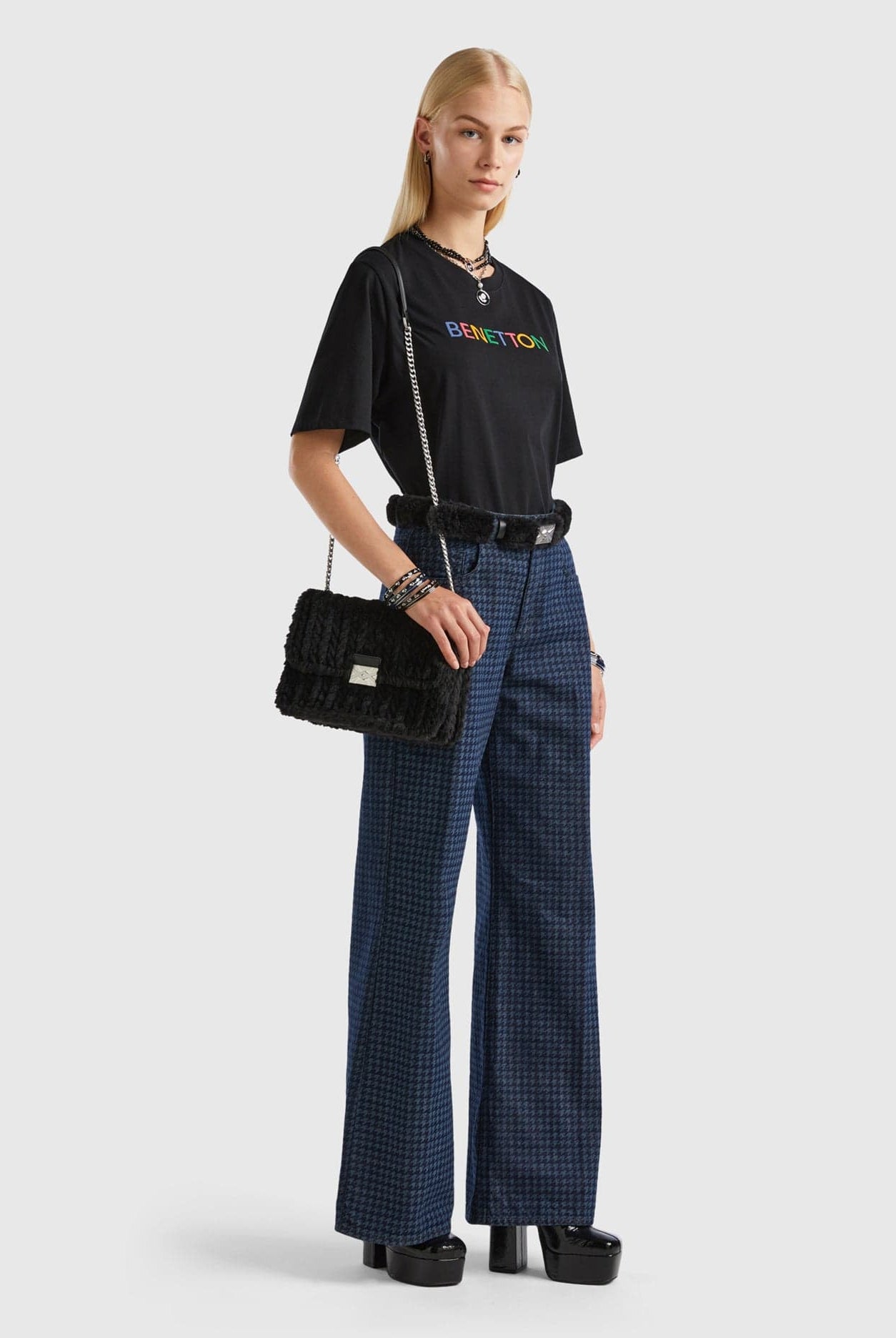 يونايتد كولورز اوف بينيتون تي شيرت بشعار نصي نسائي