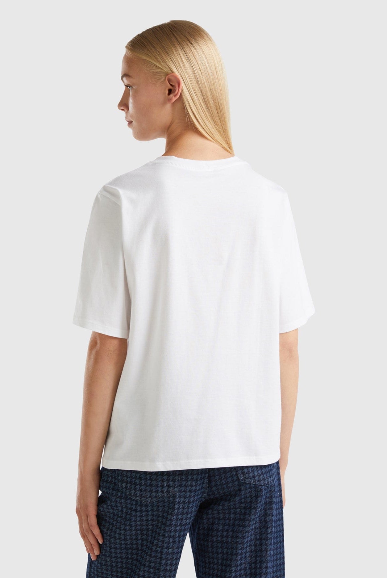 يونايتد كولورز اوف بينيتون تي شيرت بشعار نصي نسائي