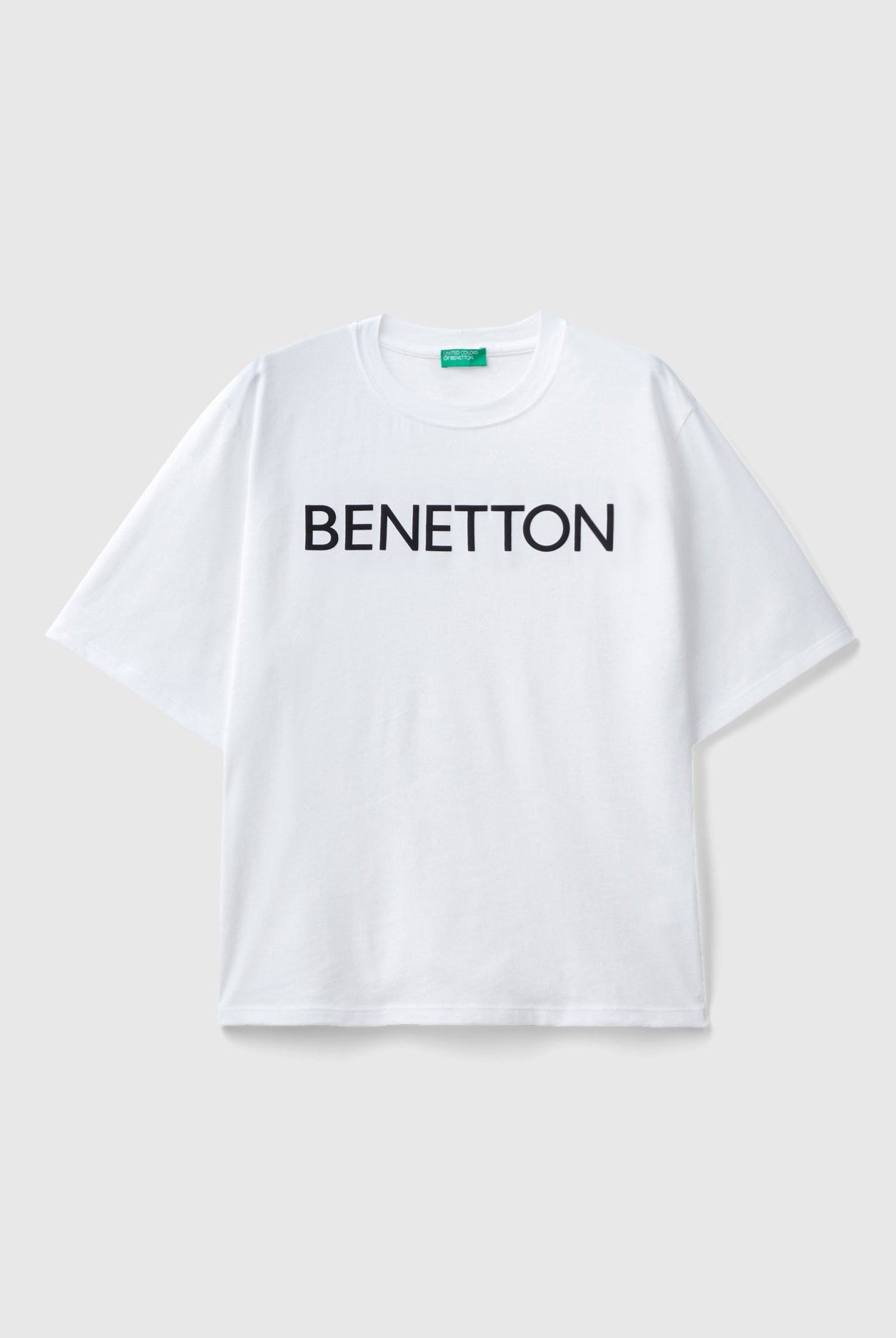 يونايتد كولورز اوف بينيتون تي شيرت بشعار نصي نسائي