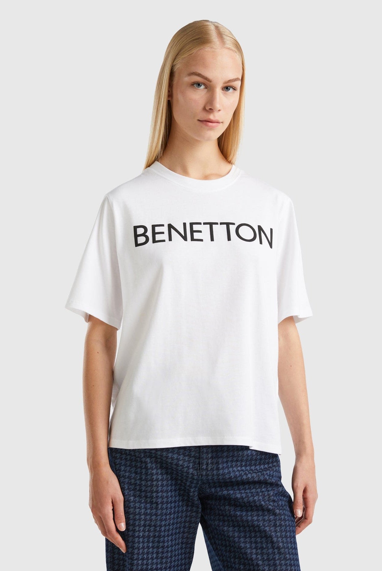 يونايتد كولورز اوف بينيتون تي شيرت بشعار نصي نسائي