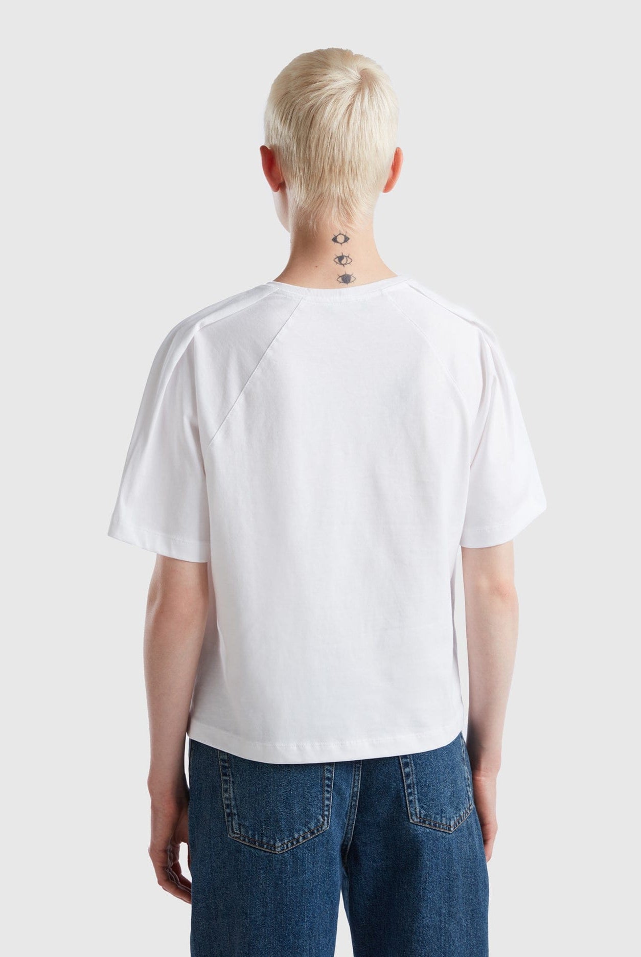 يونايتد كولورز اوف بينيتون تي شيرت بقصة مربعة نسائي