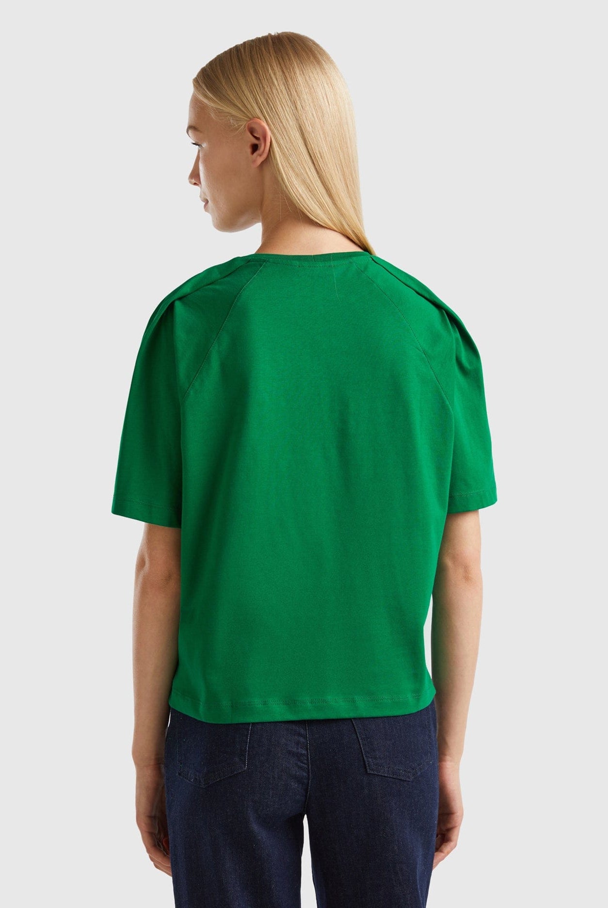 يونايتد كولورز اوف بينيتون تي شيرت بقصة مربعة نسائي