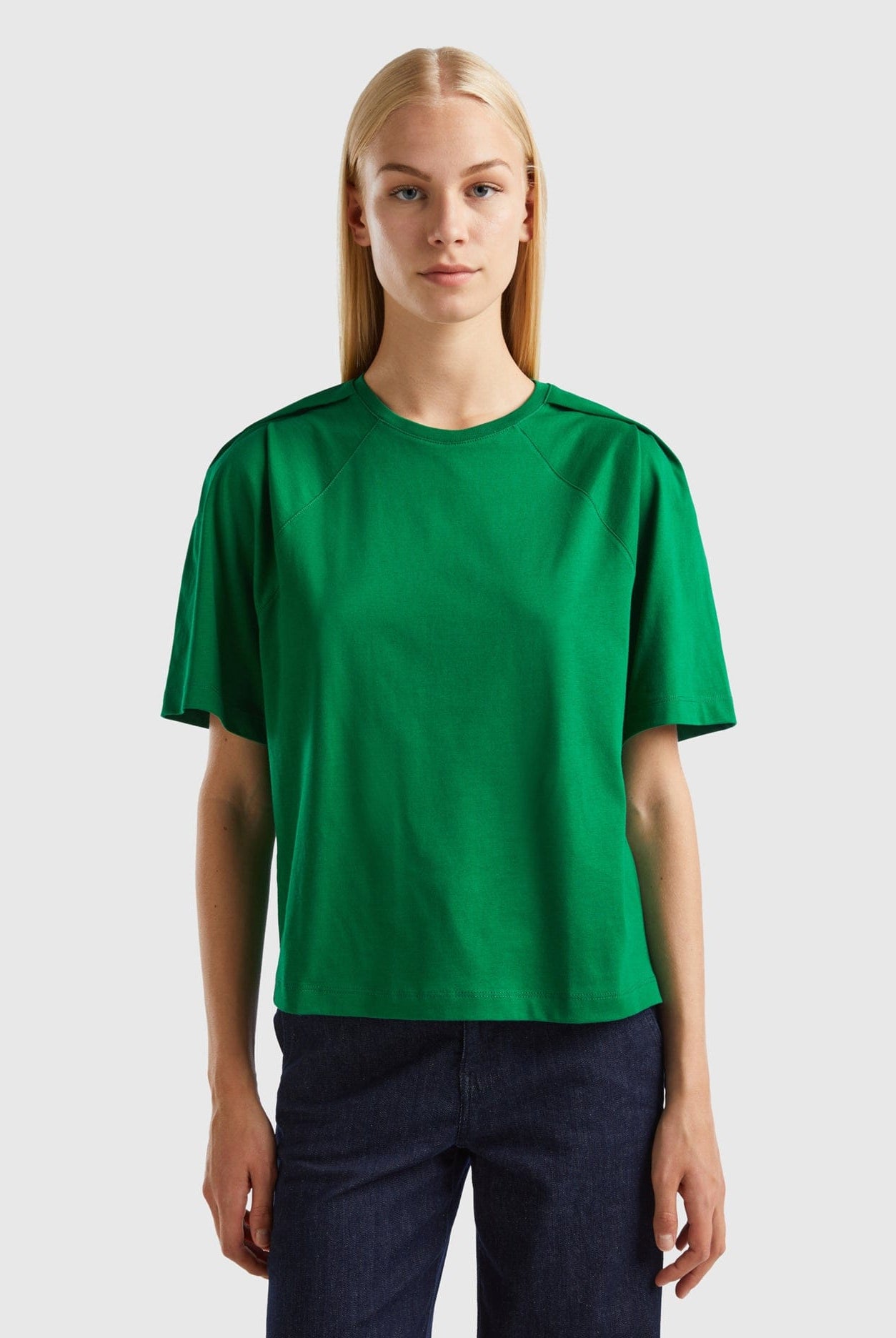 يونايتد كولورز اوف بينيتون تي شيرت بقصة مربعة نسائي