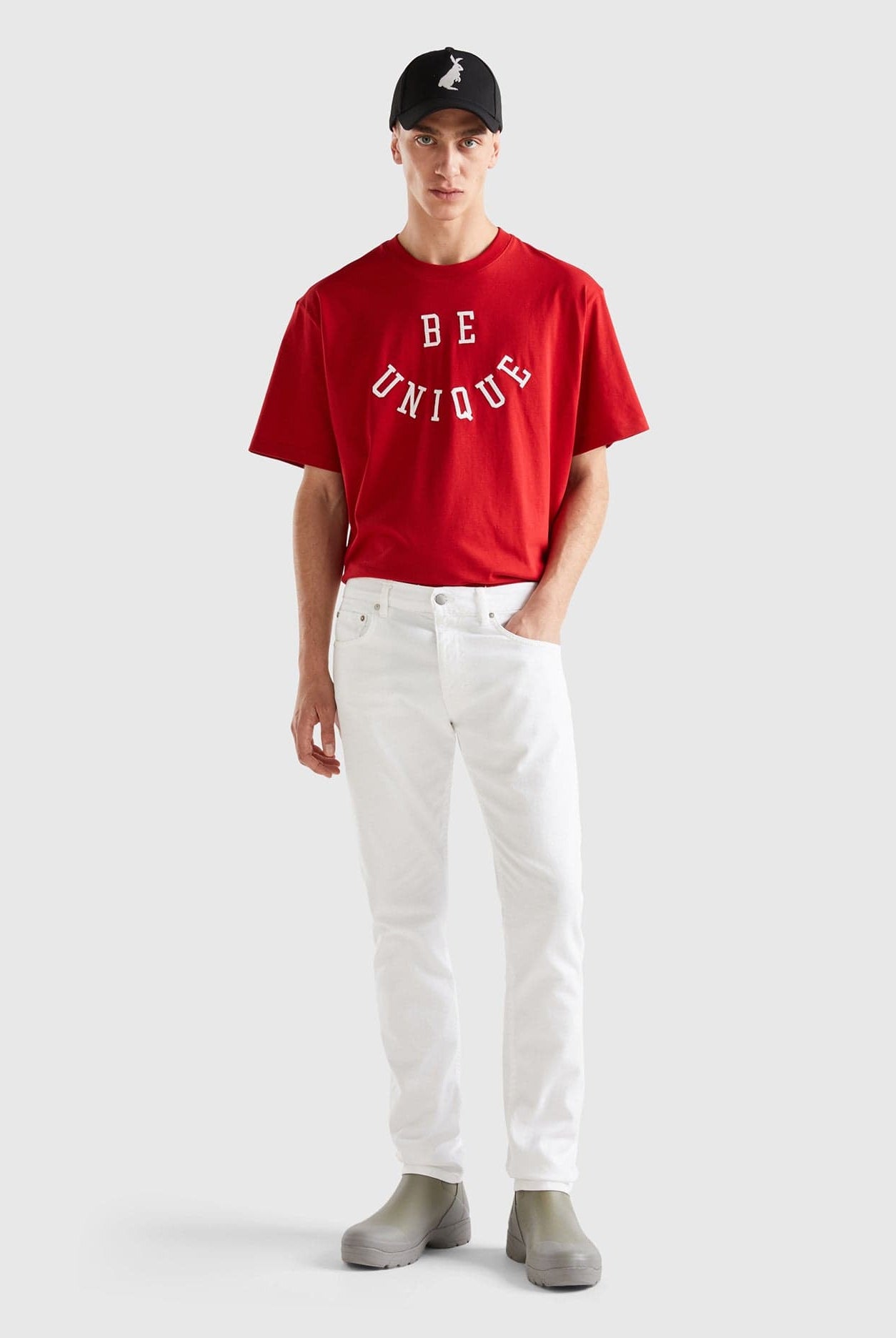 يونايتد كولورز اوف بينيتون تيشيرت بطباعة شعار بطبعة أمامية نص كم نسائي