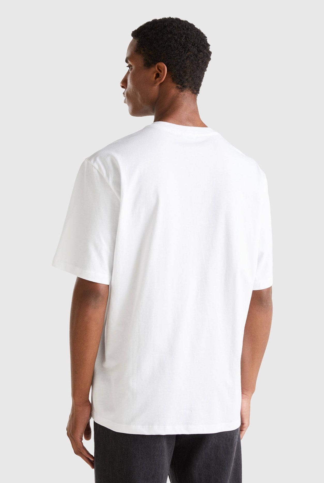 يونايتد كولورز اوف بينيتون تيشيرت بطباعة شعار بطبعة أمامية نص كم نسائي