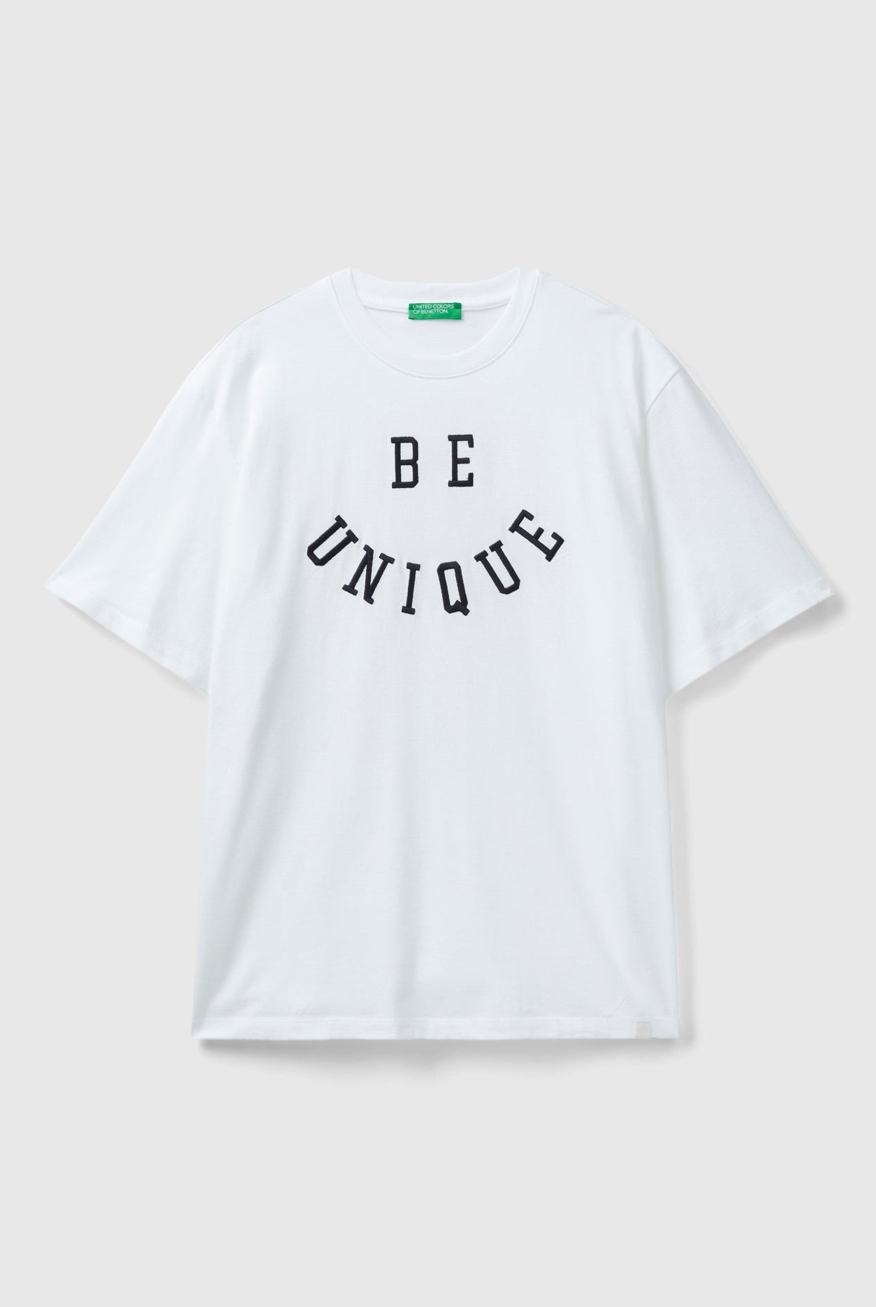 يونايتد كولورز اوف بينيتون تيشيرت بطباعة شعار بطبعة أمامية نص كم نسائي