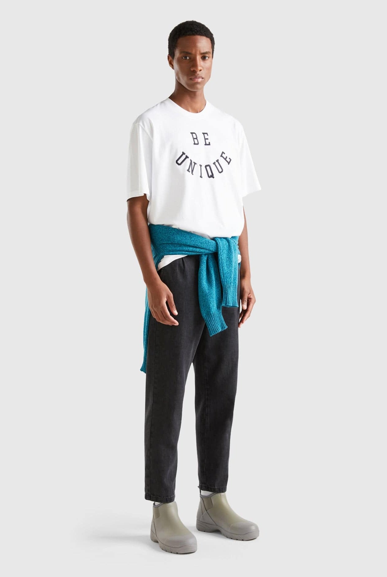 يونايتد كولورز اوف بينيتون تيشيرت بطباعة شعار بطبعة أمامية نص كم نسائي