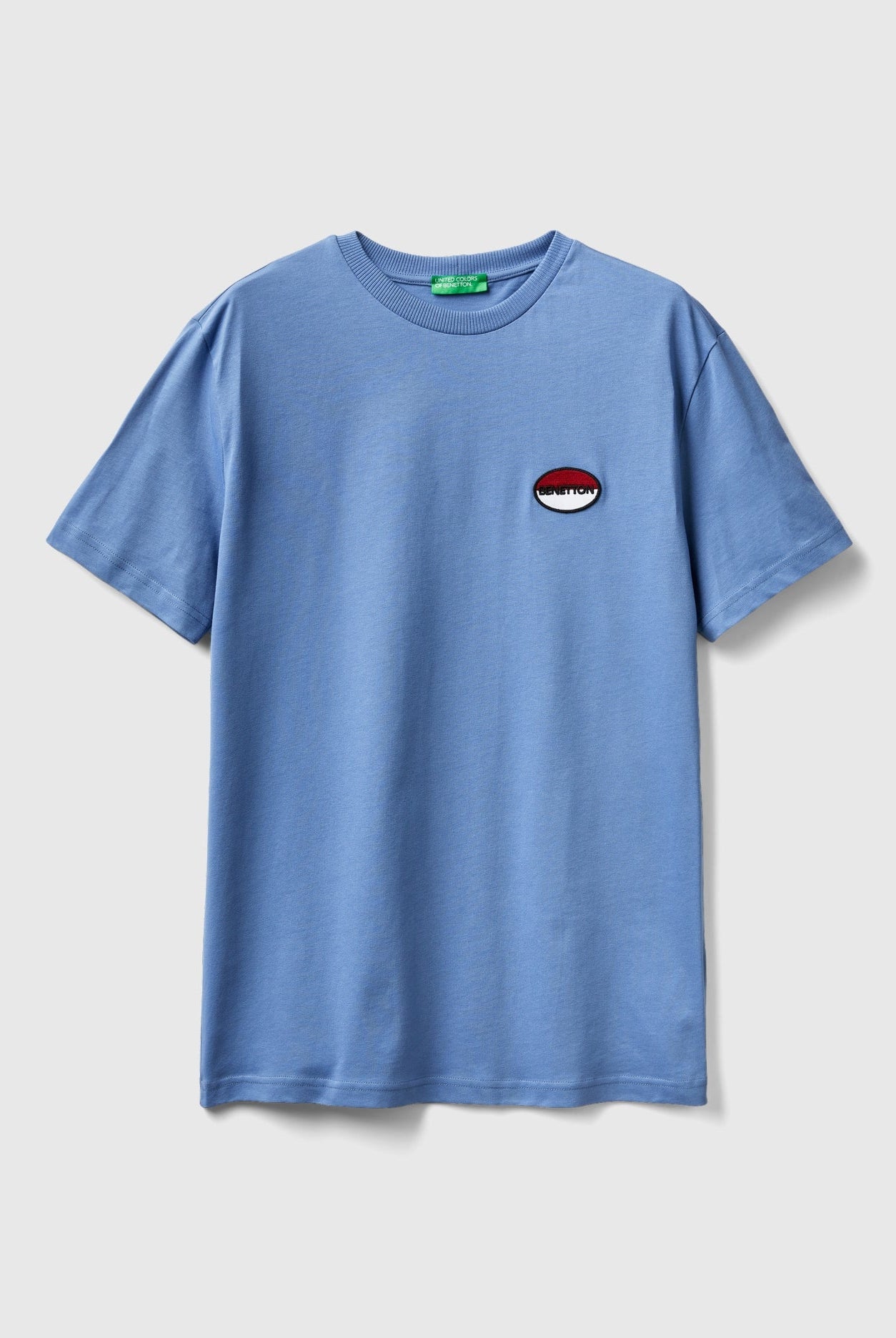 يونايتد كولورز اوف بينيتون تيشيرت أزرق سماوي مع بادج نص كم مناسب للجنسين