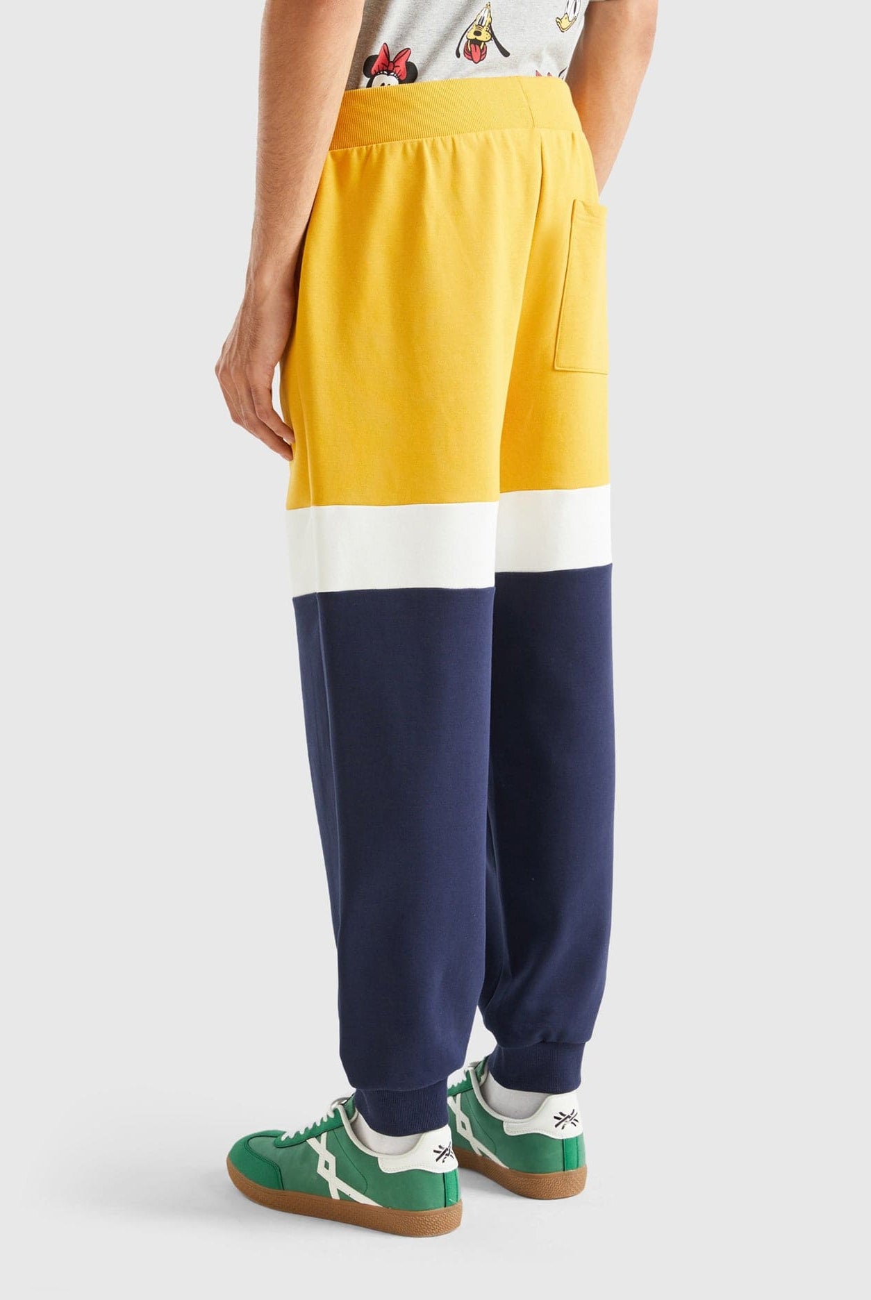 يونايتد كولورز اوف بينيتون بنطلون رياضي مخطط بالعرض مع رباط خصر