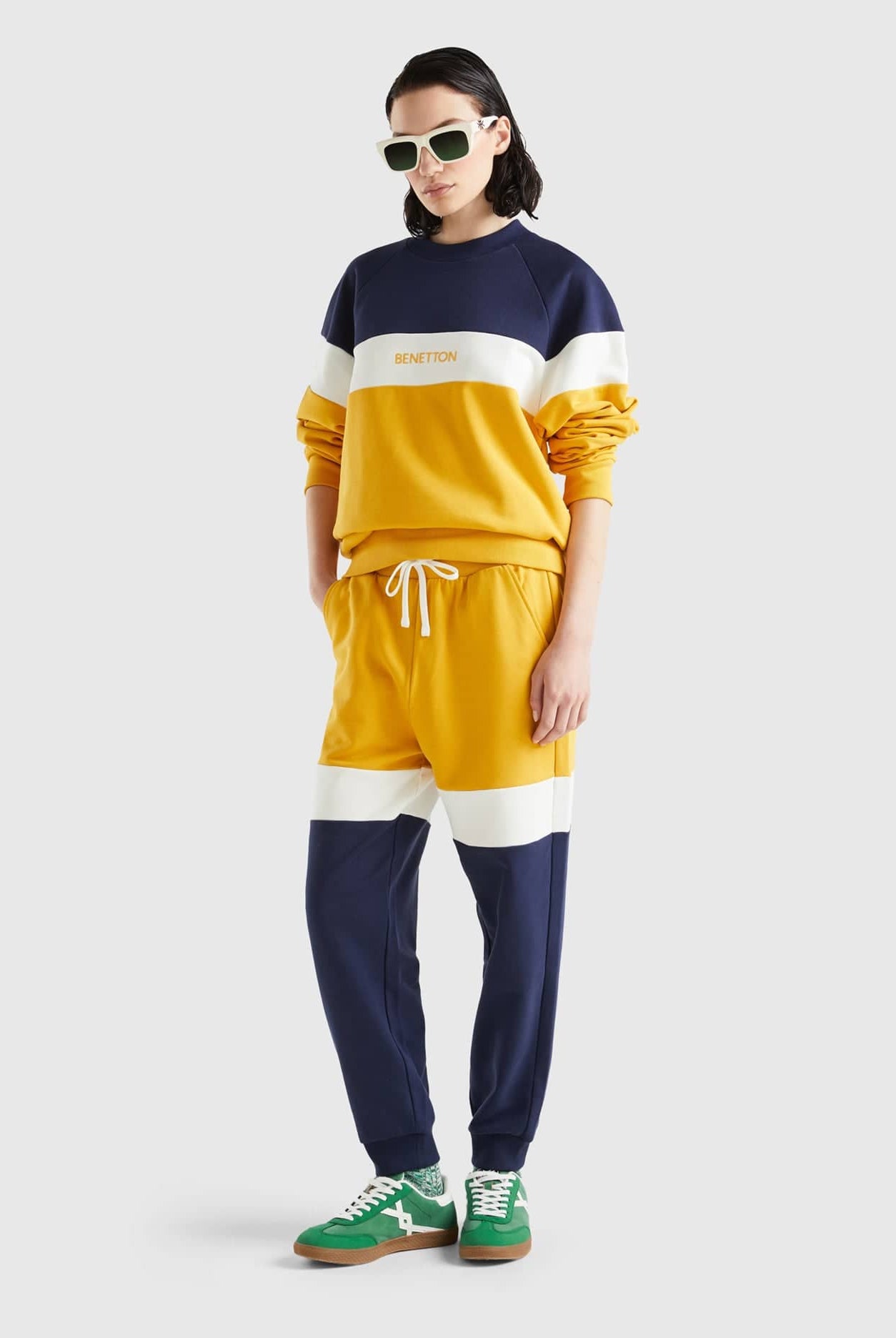 يونايتد كولورز اوف بينيتون بنطلون رياضي مخطط بالعرض مع رباط خصر