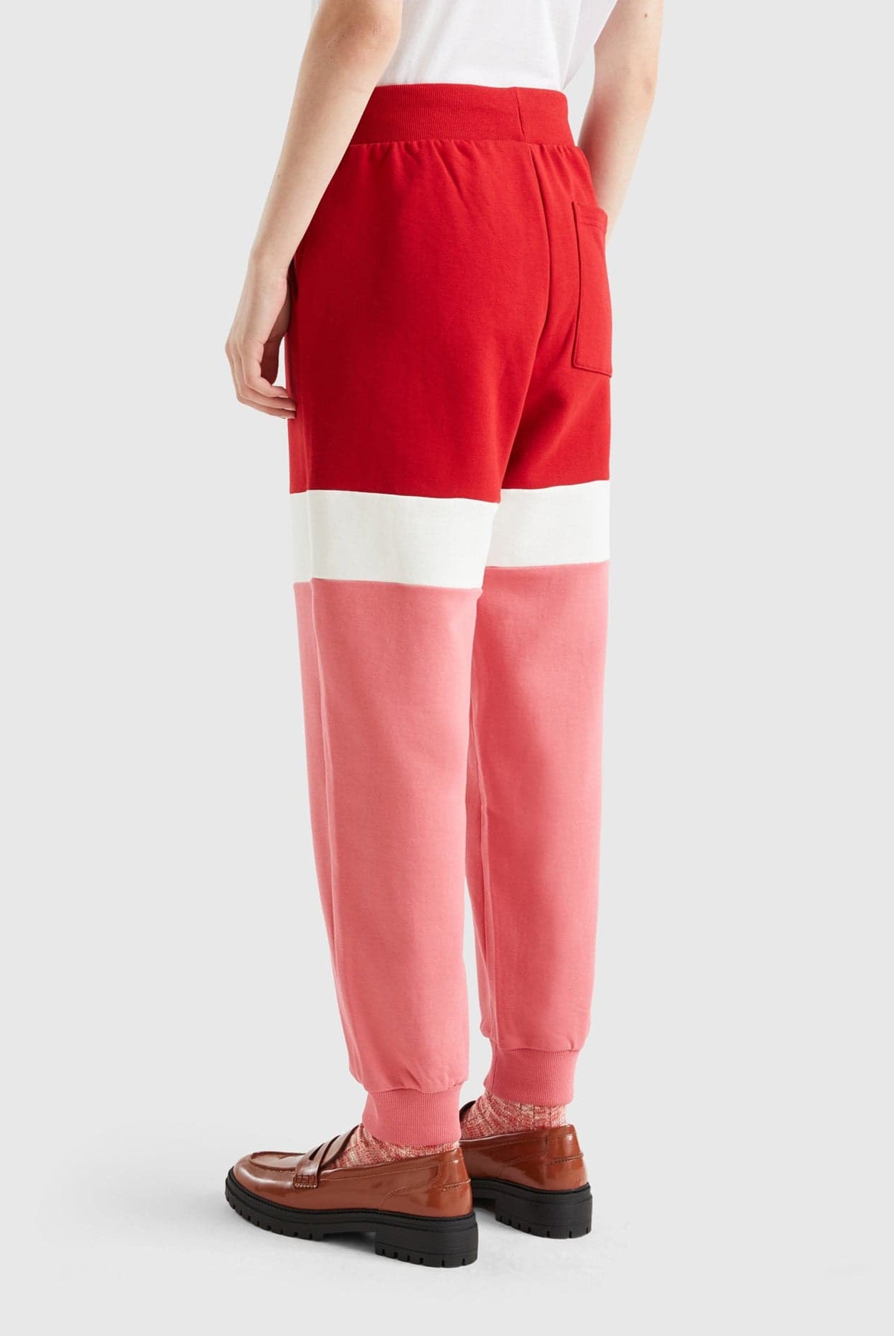 يونايتد كولورز اوف بينيتون بنطلون رياضي مخطط بالعرض مع رباط خصر