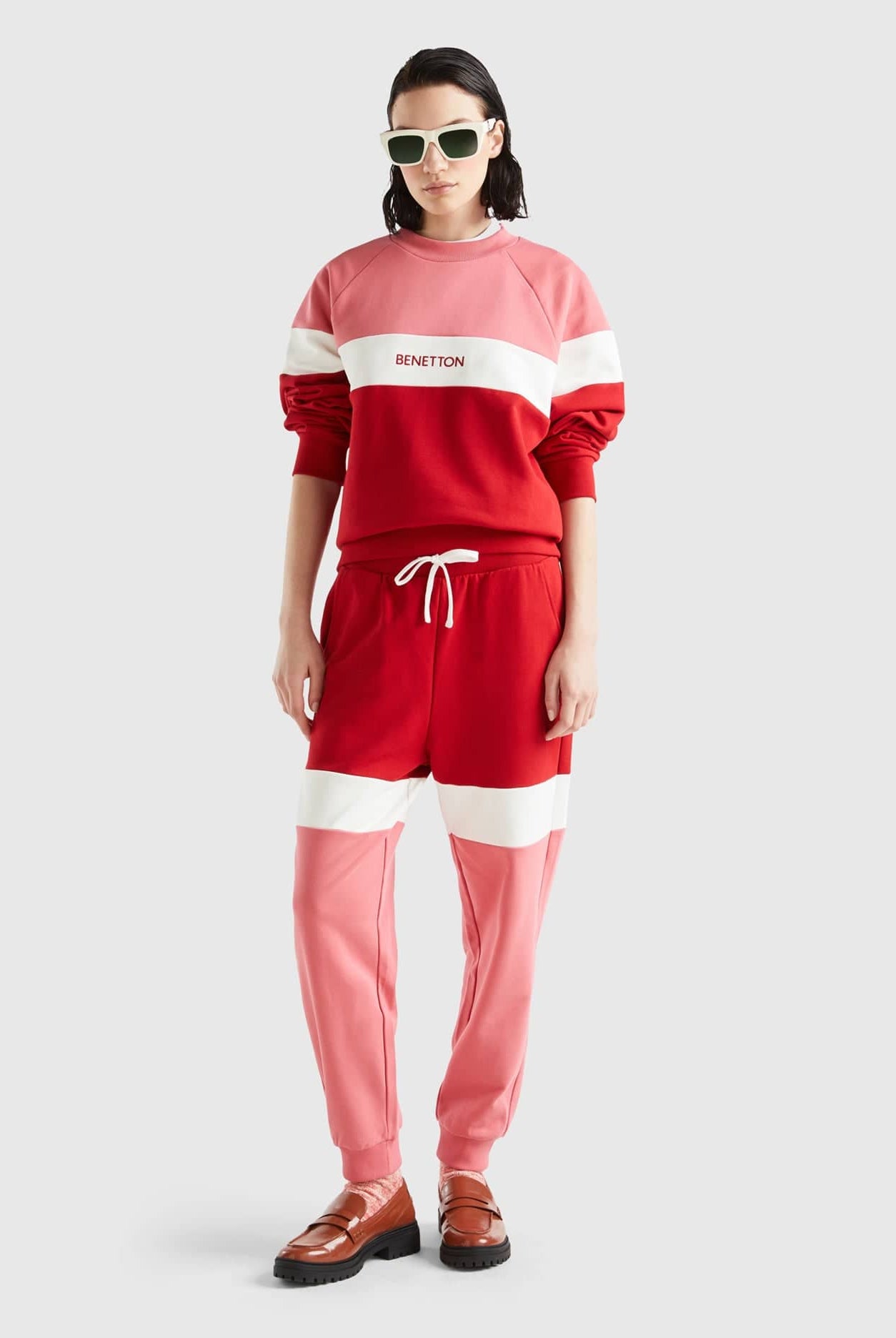 يونايتد كولورز اوف بينيتون بنطلون رياضي مخطط بالعرض مع رباط خصر