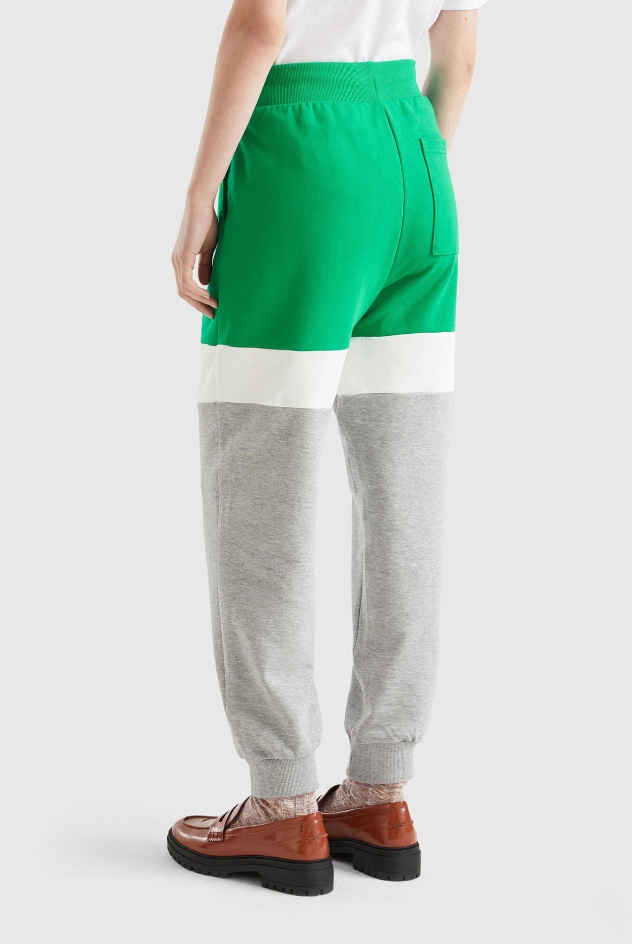 يونايتد كولورز اوف بينيتون بنطلون رياضي مخطط بالعرض مع رباط خصر