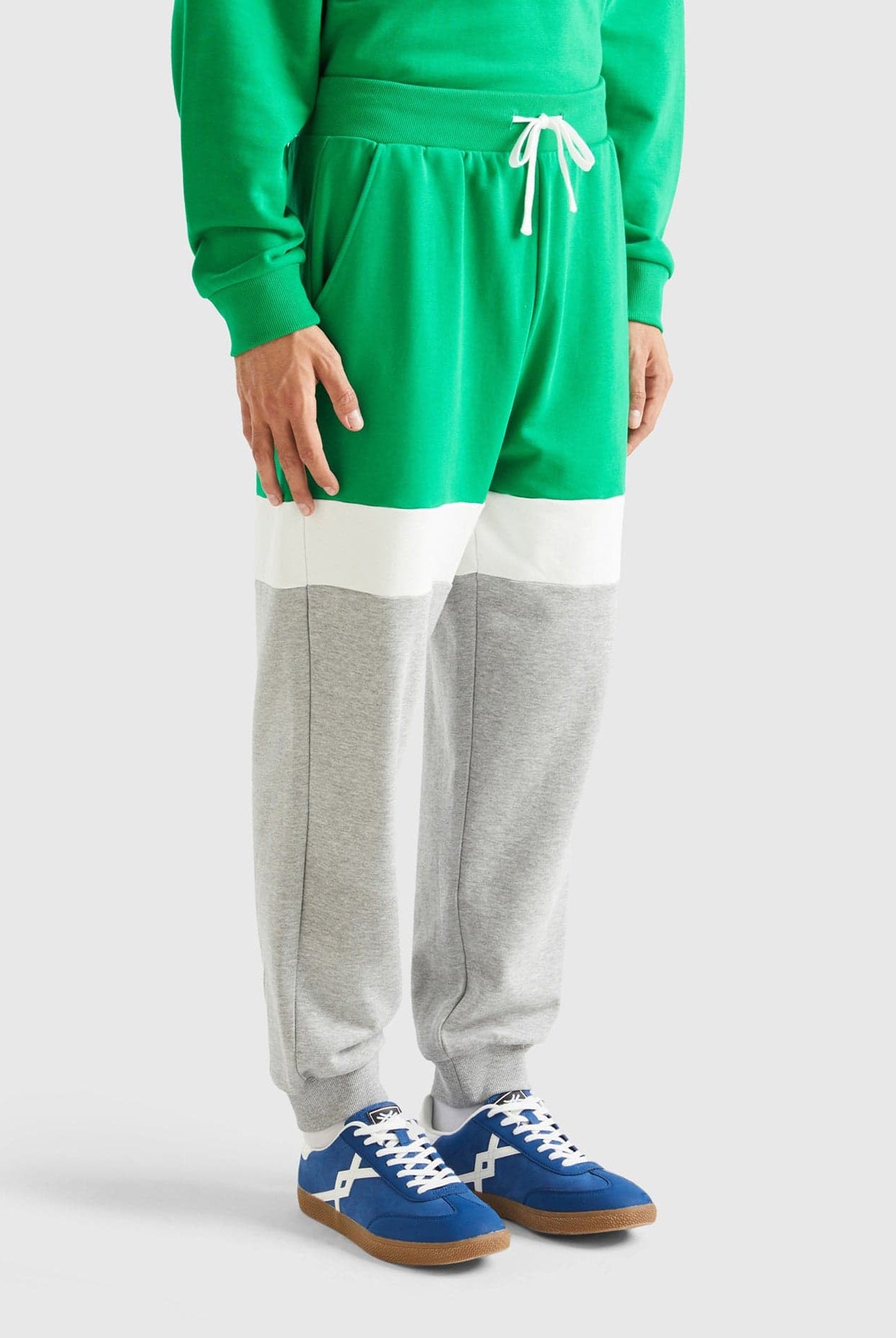 يونايتد كولورز اوف بينيتون بنطلون رياضي مخطط بالعرض مع رباط خصر