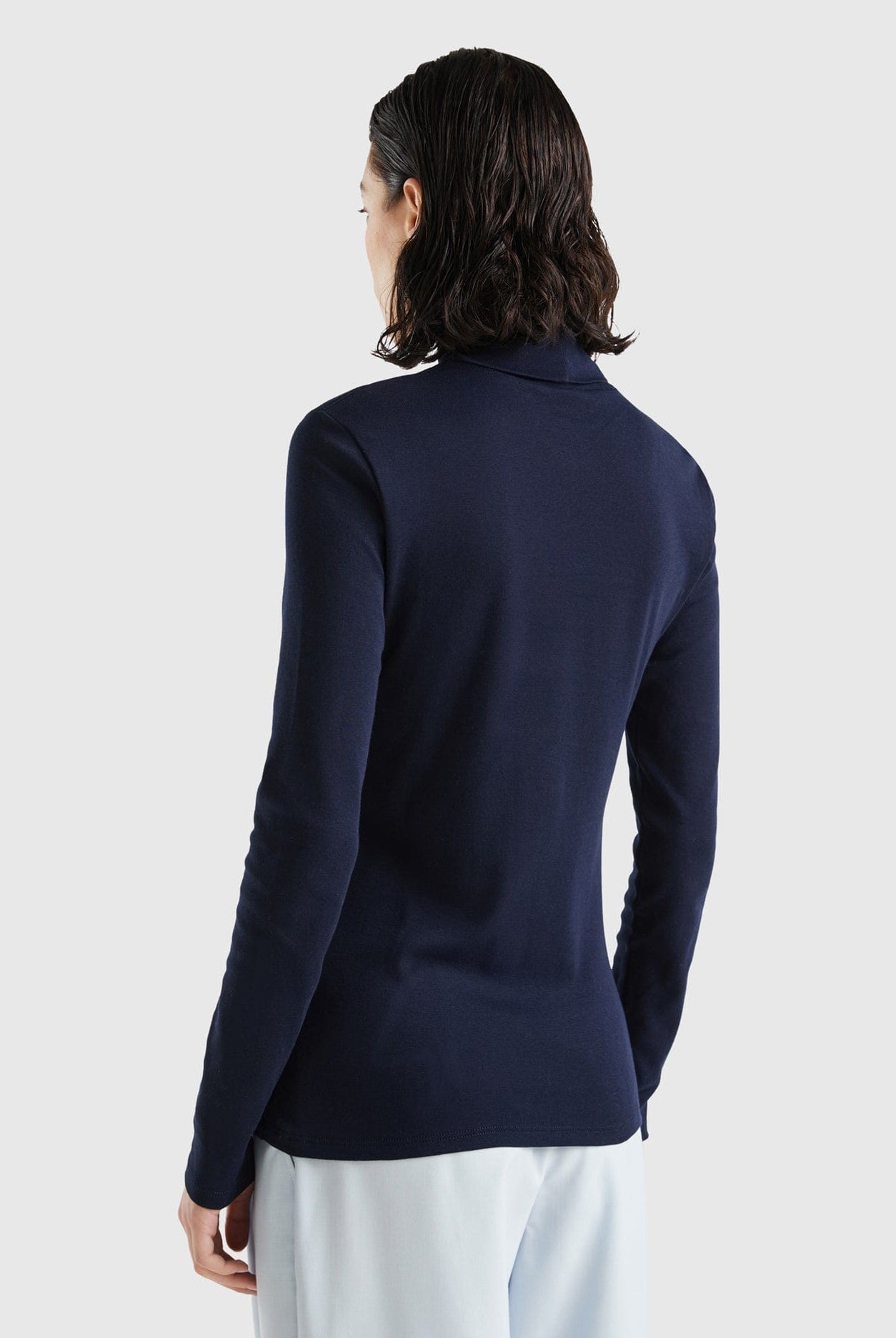 يونايتد كولورز اوف بينيتون تيشيرت نسائي بأكمام طويلة وياقة عالية