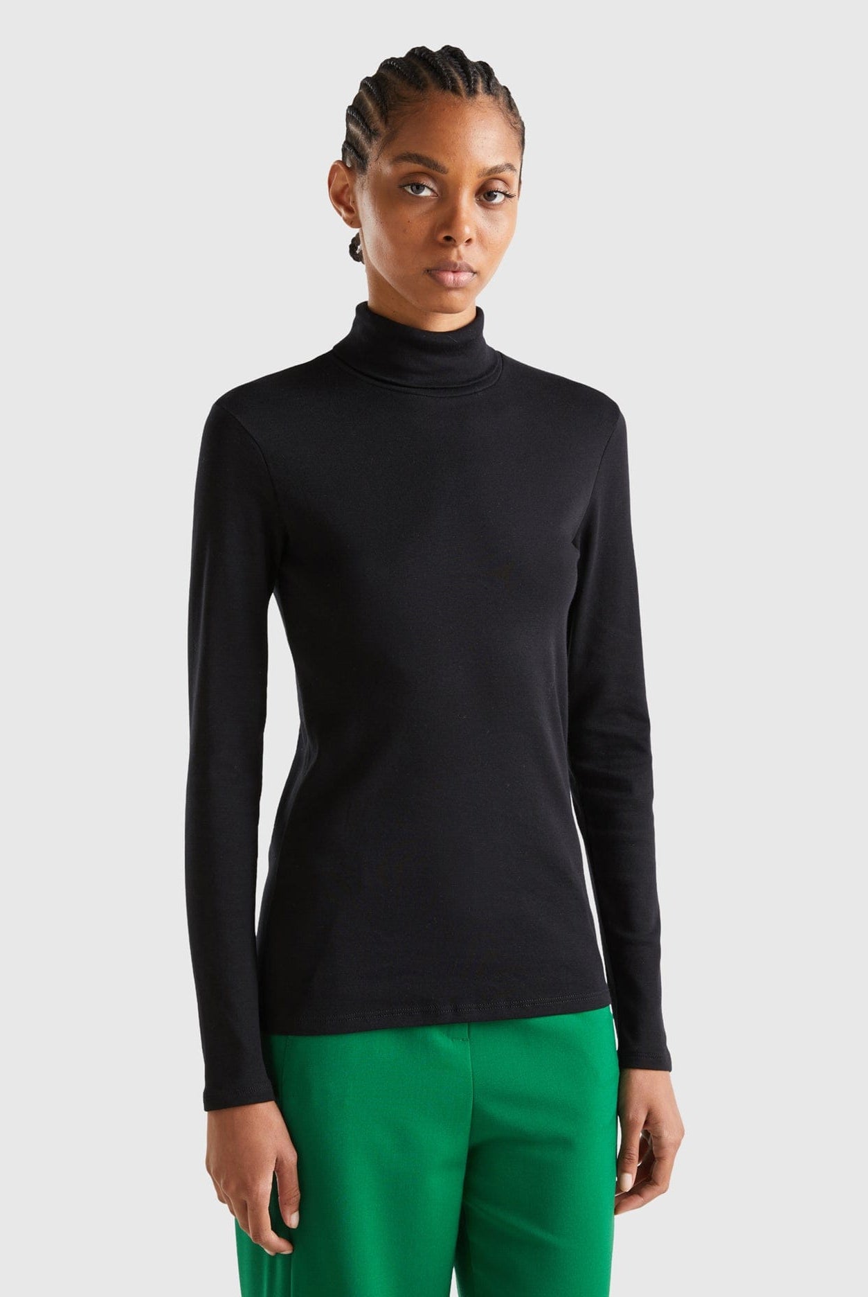 يونايتد كولورز اوف بينيتون تيشيرت نسائي بأكمام طويلة وياقة عالية