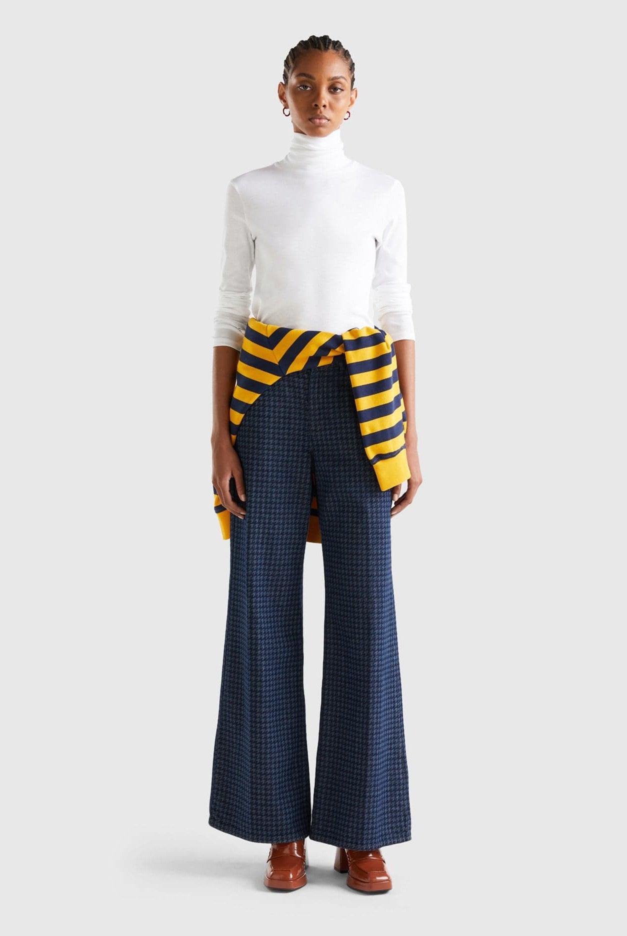 يونايتد كولورز اوف بينيتون تيشيرت نسائي بأكمام طويلة وياقة عالية