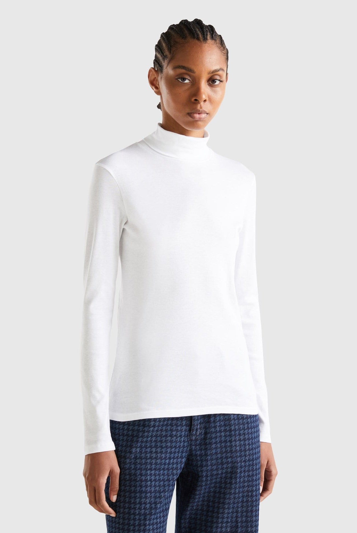 يونايتد كولورز اوف بينيتون تيشيرت نسائي بأكمام طويلة وياقة عالية