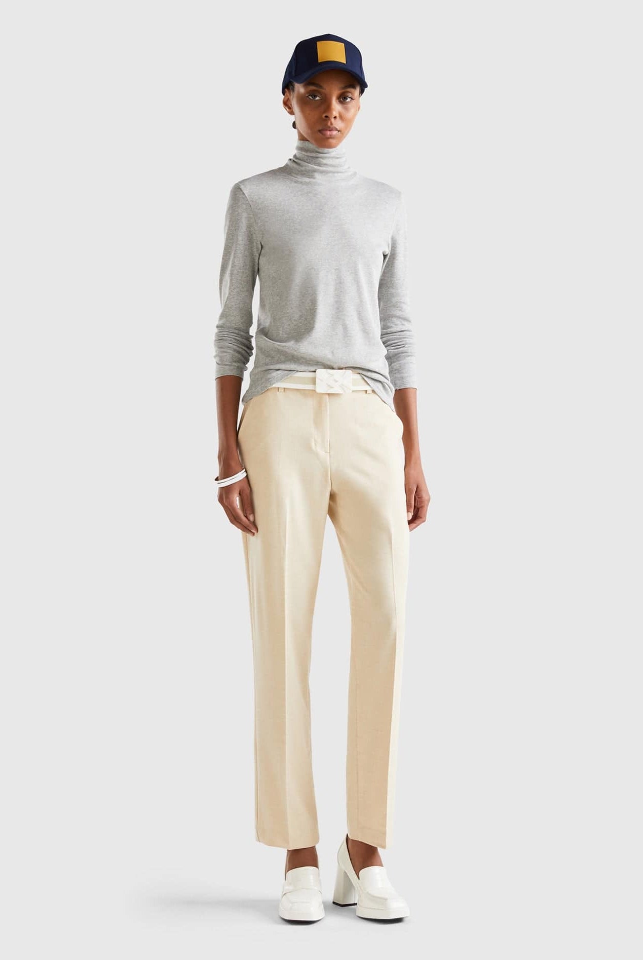 يونايتد كولورز اوف بينيتون تيشيرت نسائي بأكمام طويلة وياقة عالية