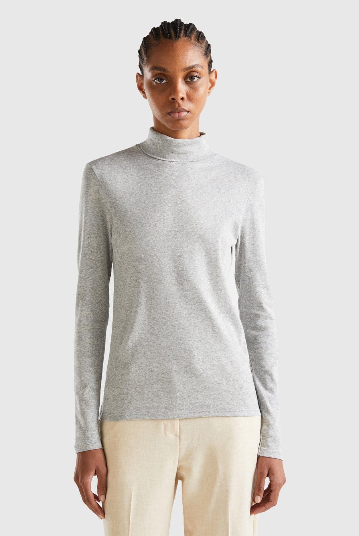 يونايتد كولورز اوف بينيتون تيشيرت نسائي بأكمام طويلة وياقة عالية