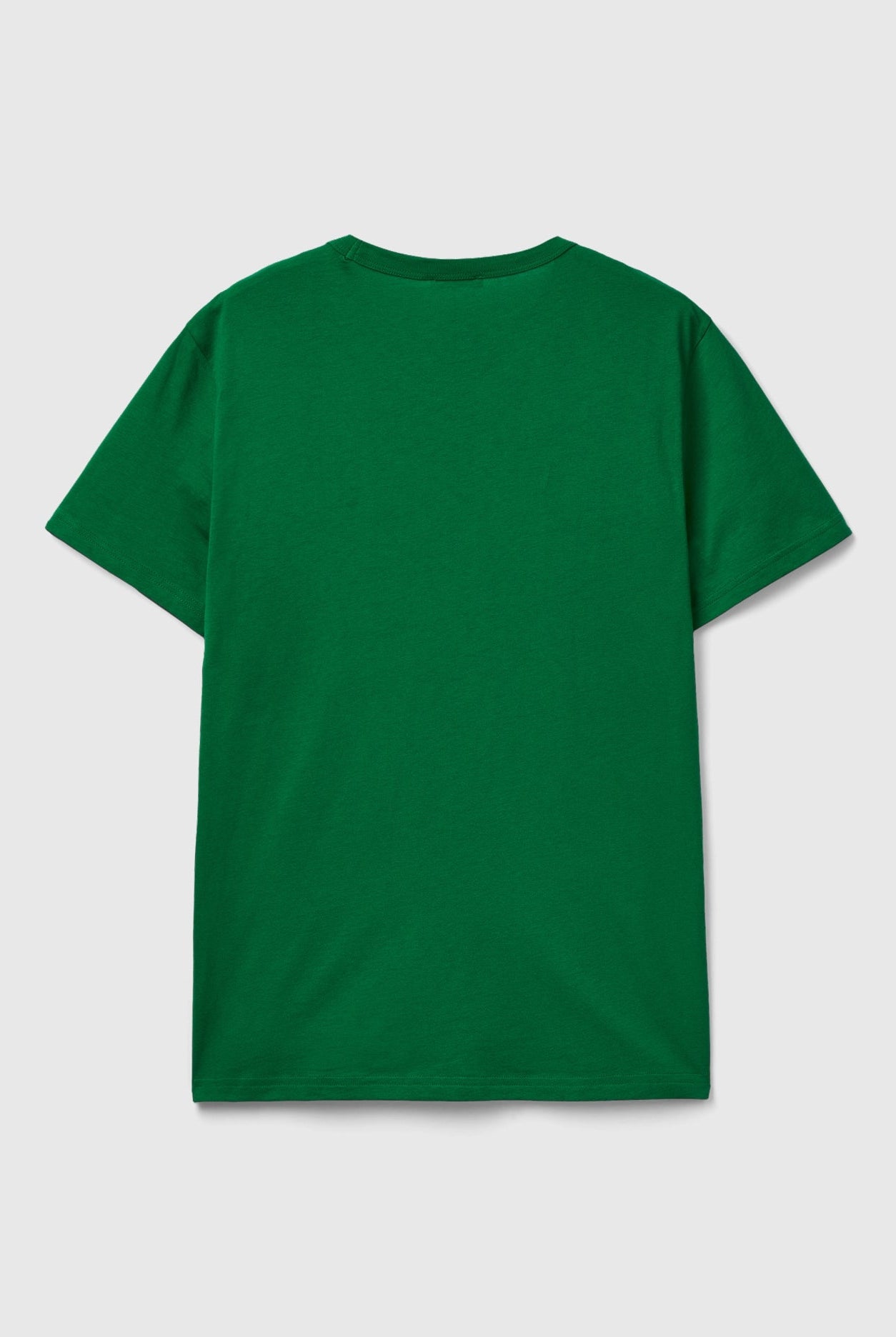 يونايتد كولورز اوف بينيتون تيشيرت رجالي كم قصير من القطن العضوي بطباعة شعار على الصدر