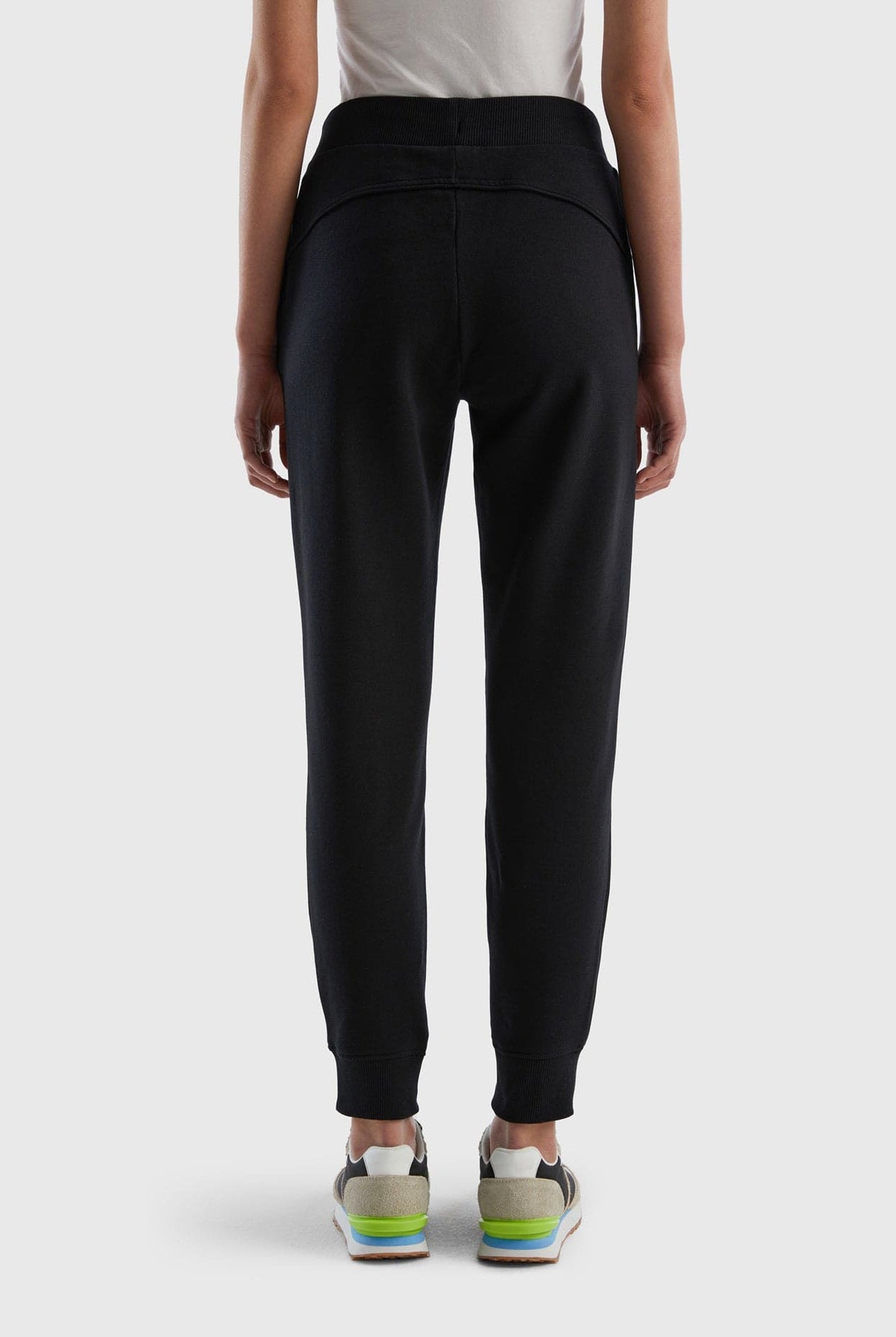 يونايتد كولورز اوف بينيتون سويت بانتس برباط