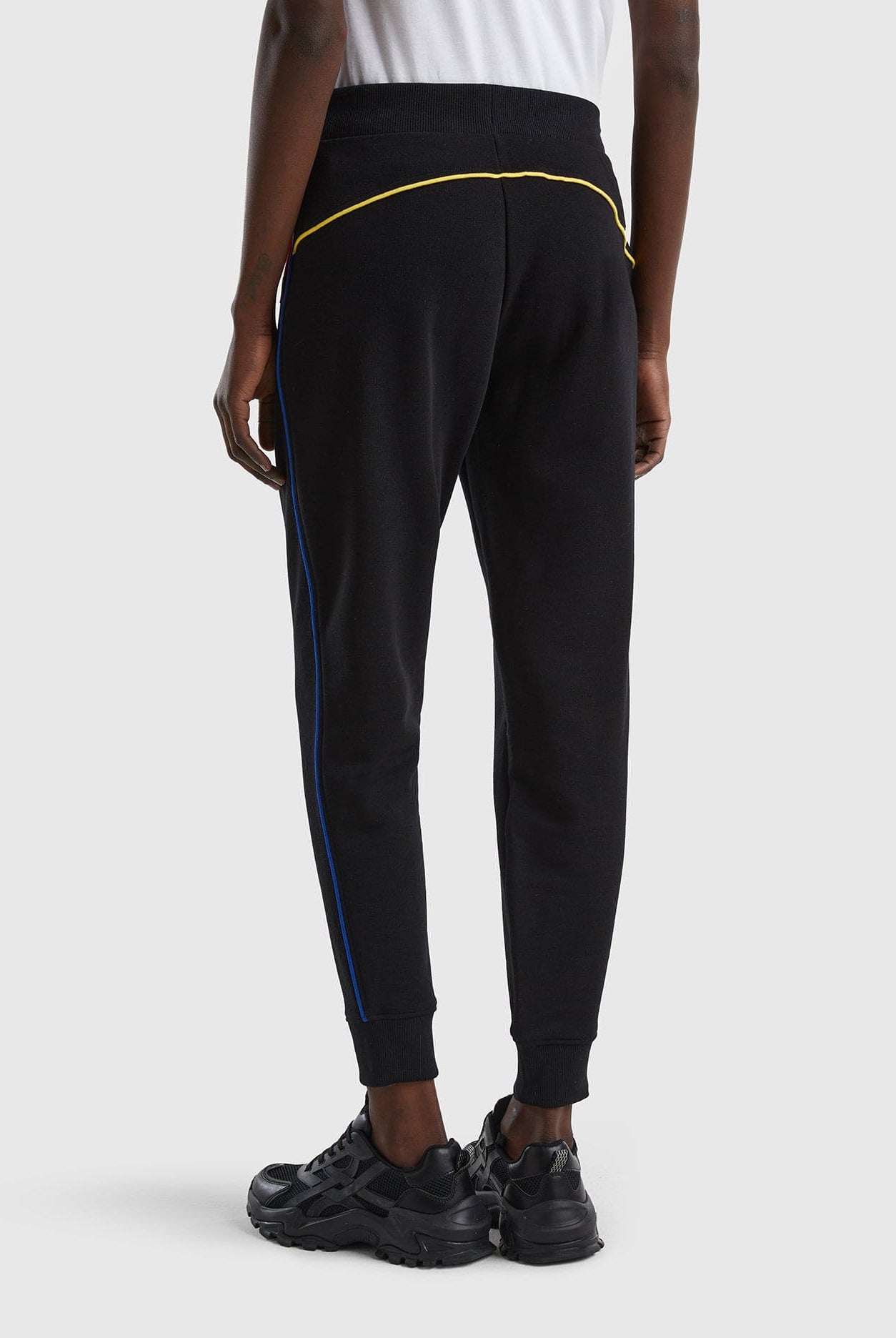 يونايتد كولورز اوف بينيتون سويت بانتس برباط