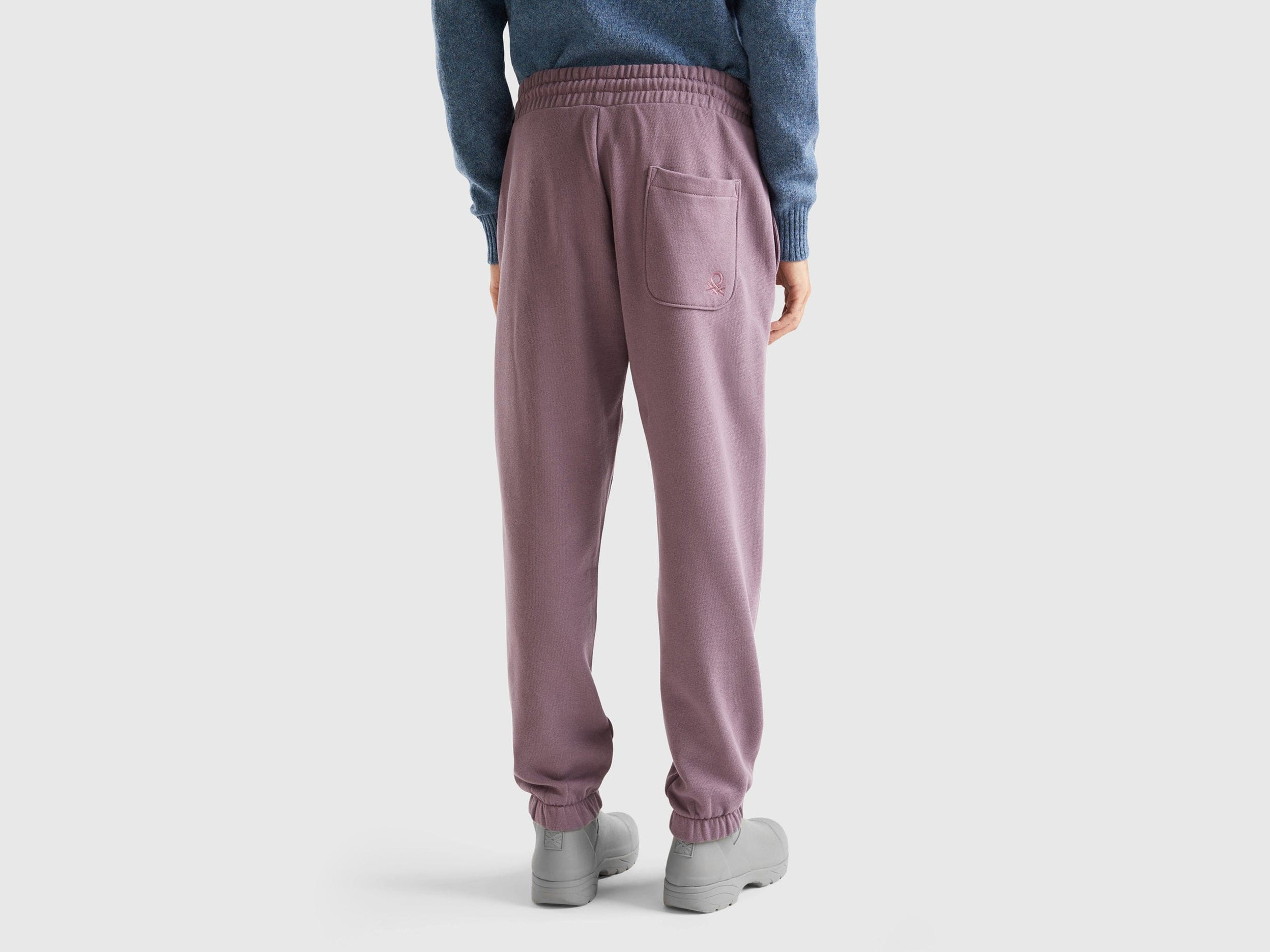 يونايتد كولورز اوف بينيتون بنطلون رياضي سادة برباط رجالي