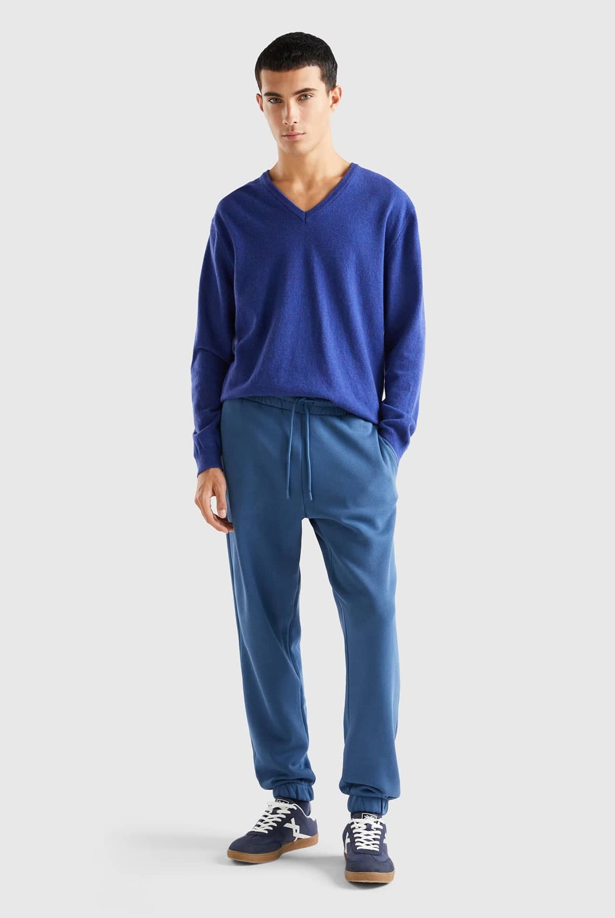 يونايتد كولورز اوف بينيتون بنطلون رياضي سادة برباط رجالي