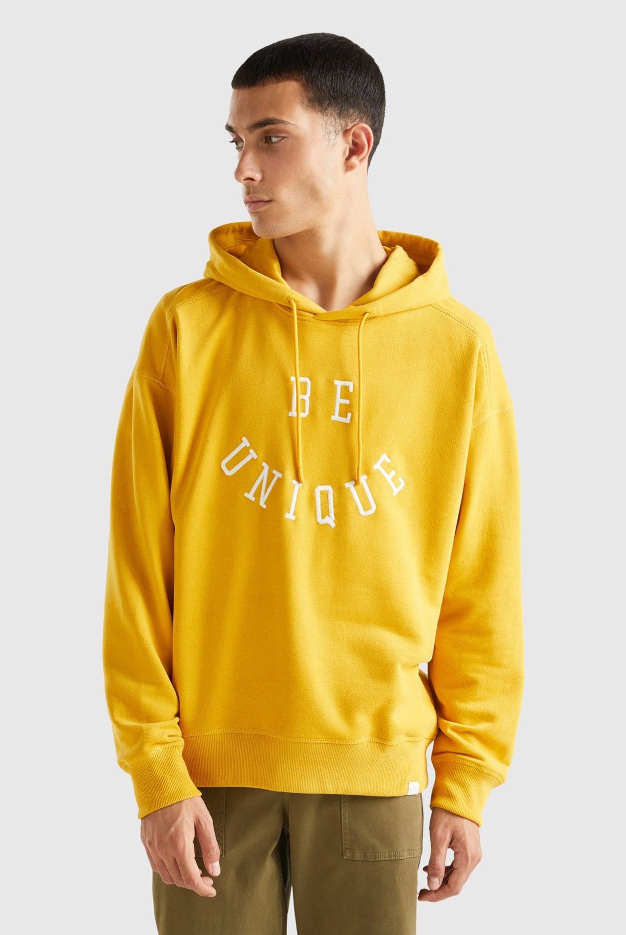 يونايتد كولورز اوف بينيتون هودي مطبوع رجالي