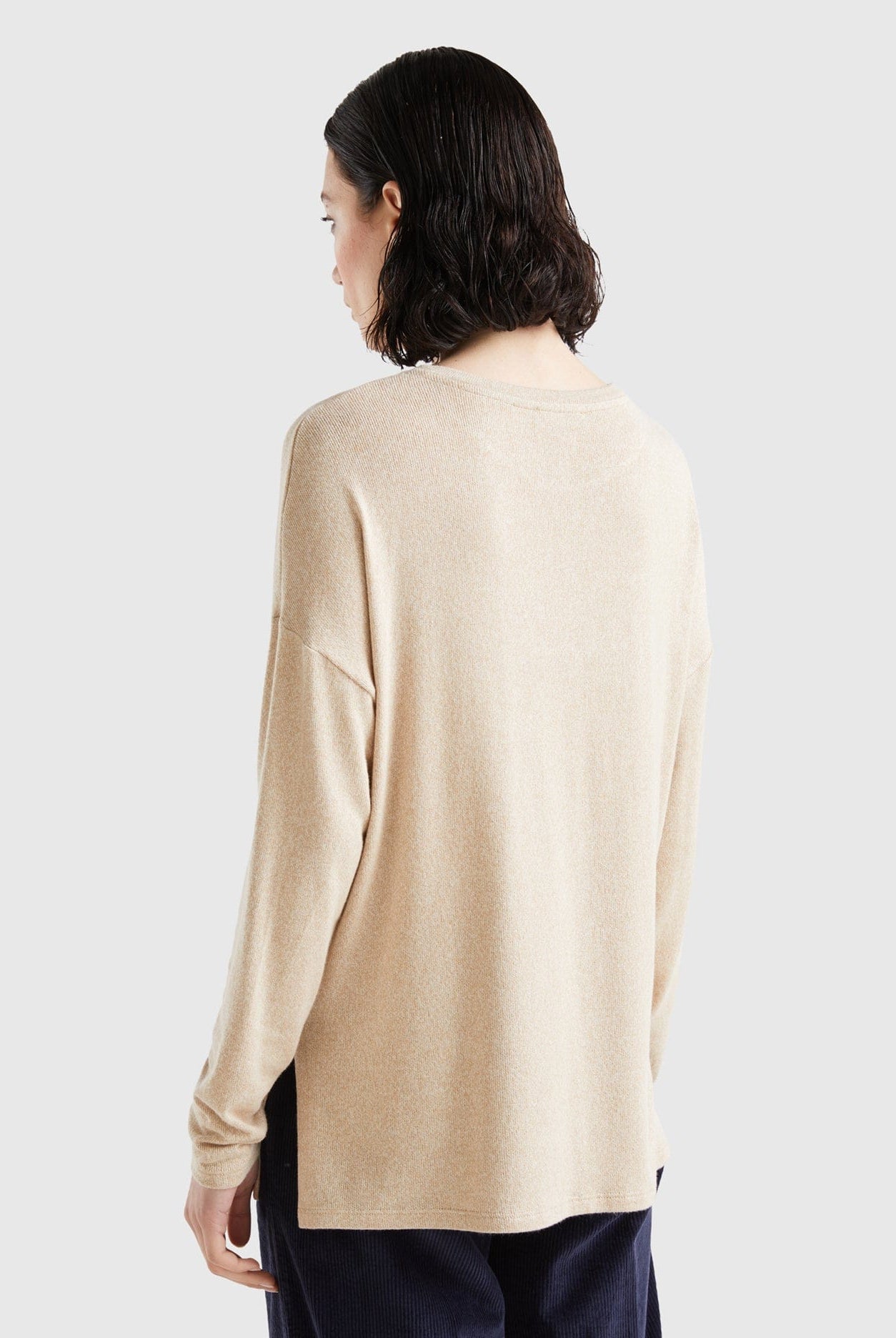 يونايتد كولورز اوف بينيتون تيشيرت نسائي طويل الأكمام من الفيسكوز المطاطي