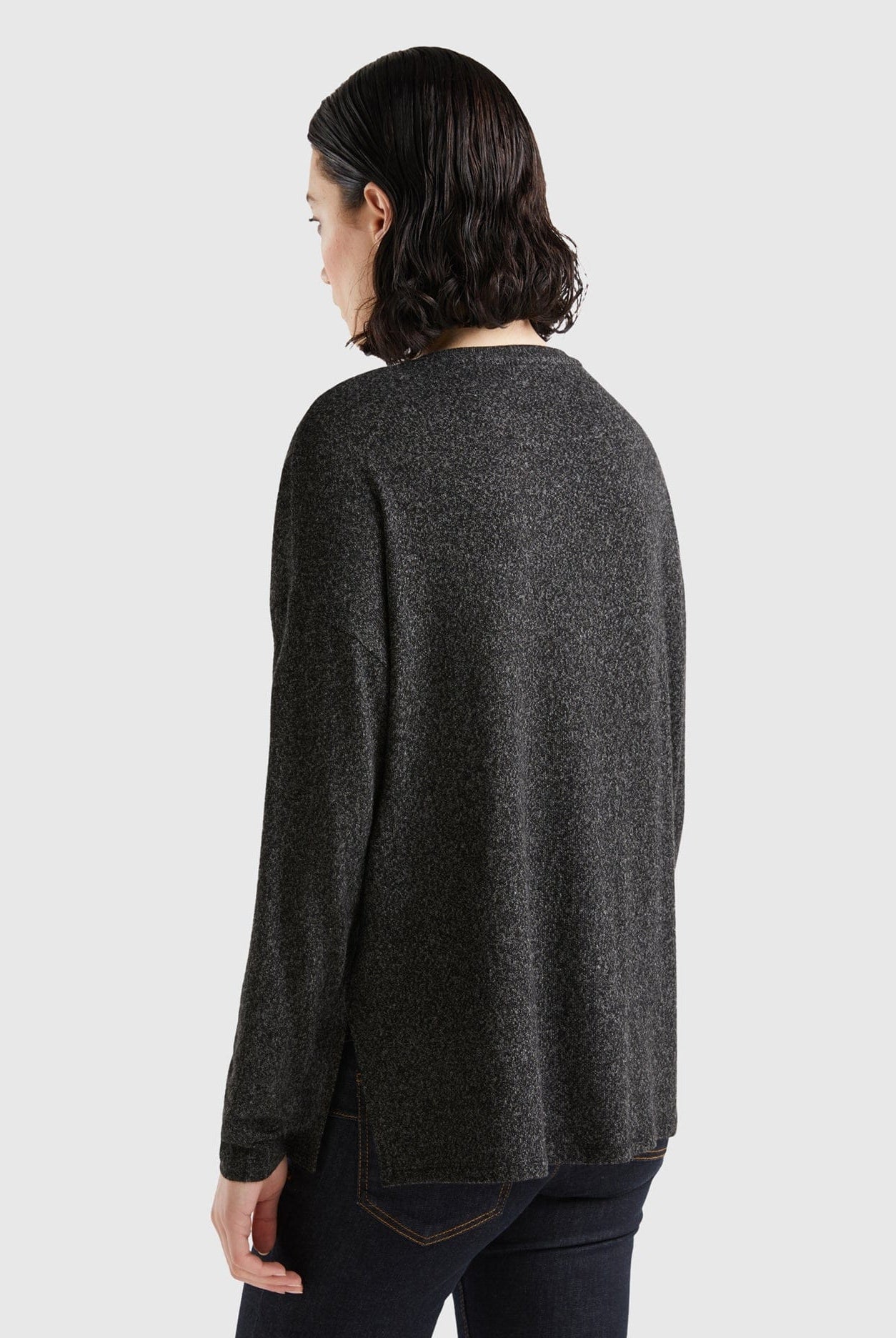 يونايتد كولورز اوف بينيتون تيشيرت نسائي طويل الأكمام من الفيسكوز المطاطي